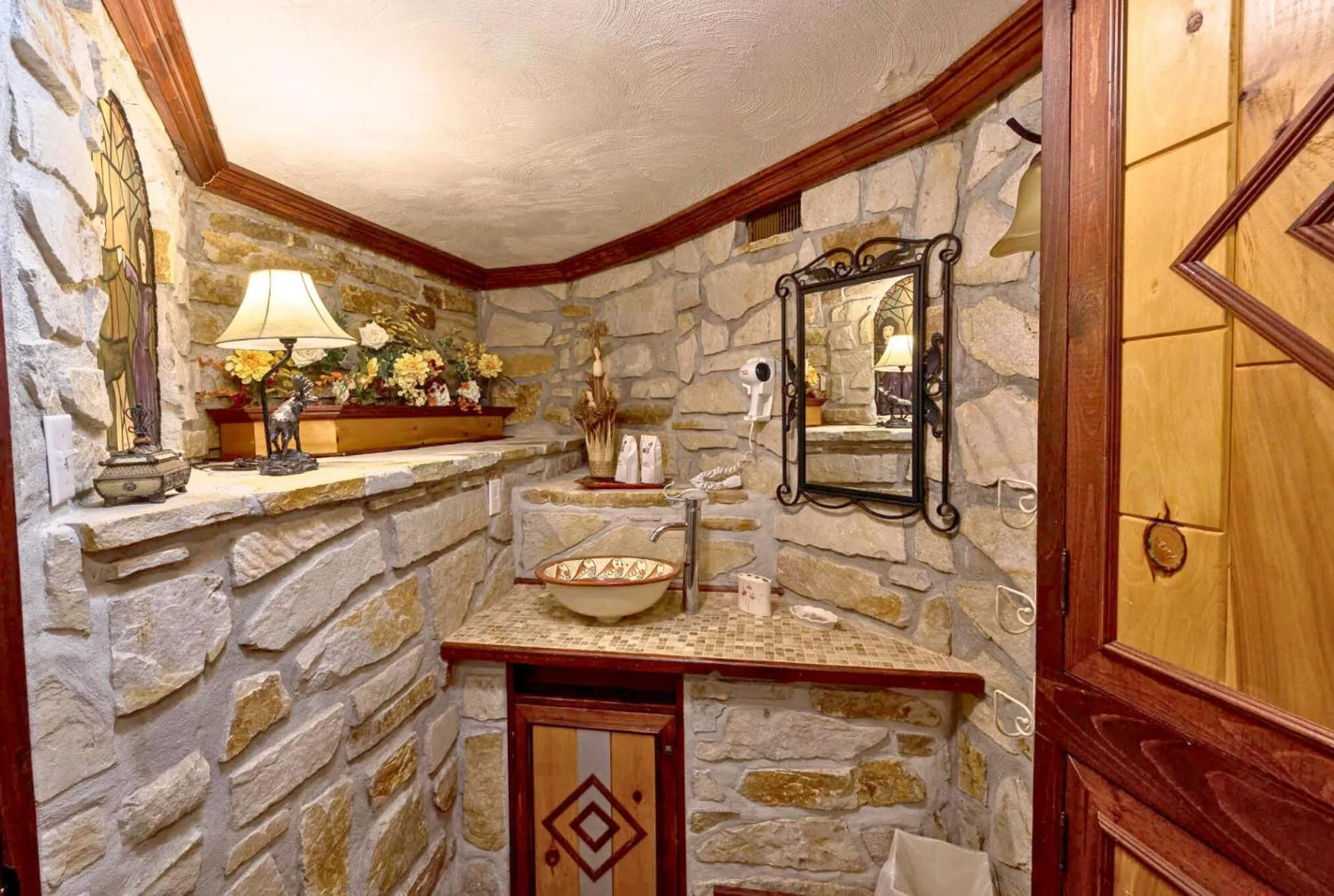 Domaine Rivière Sacacomie Chalets et Bed and Breakfast -Manoir Canergie