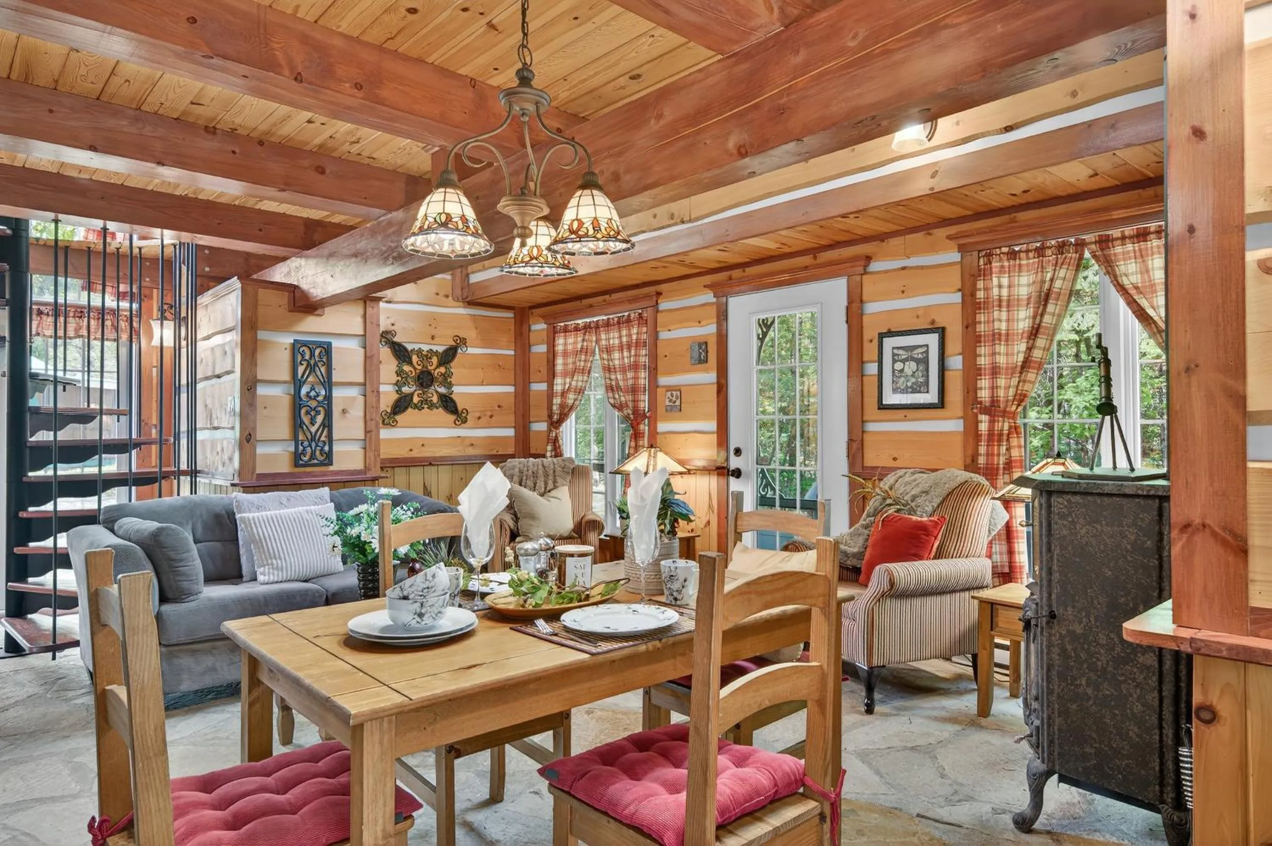 Domaine Rivière Sacacomie Chalets et Bed and Breakfast -Manoir Canergie