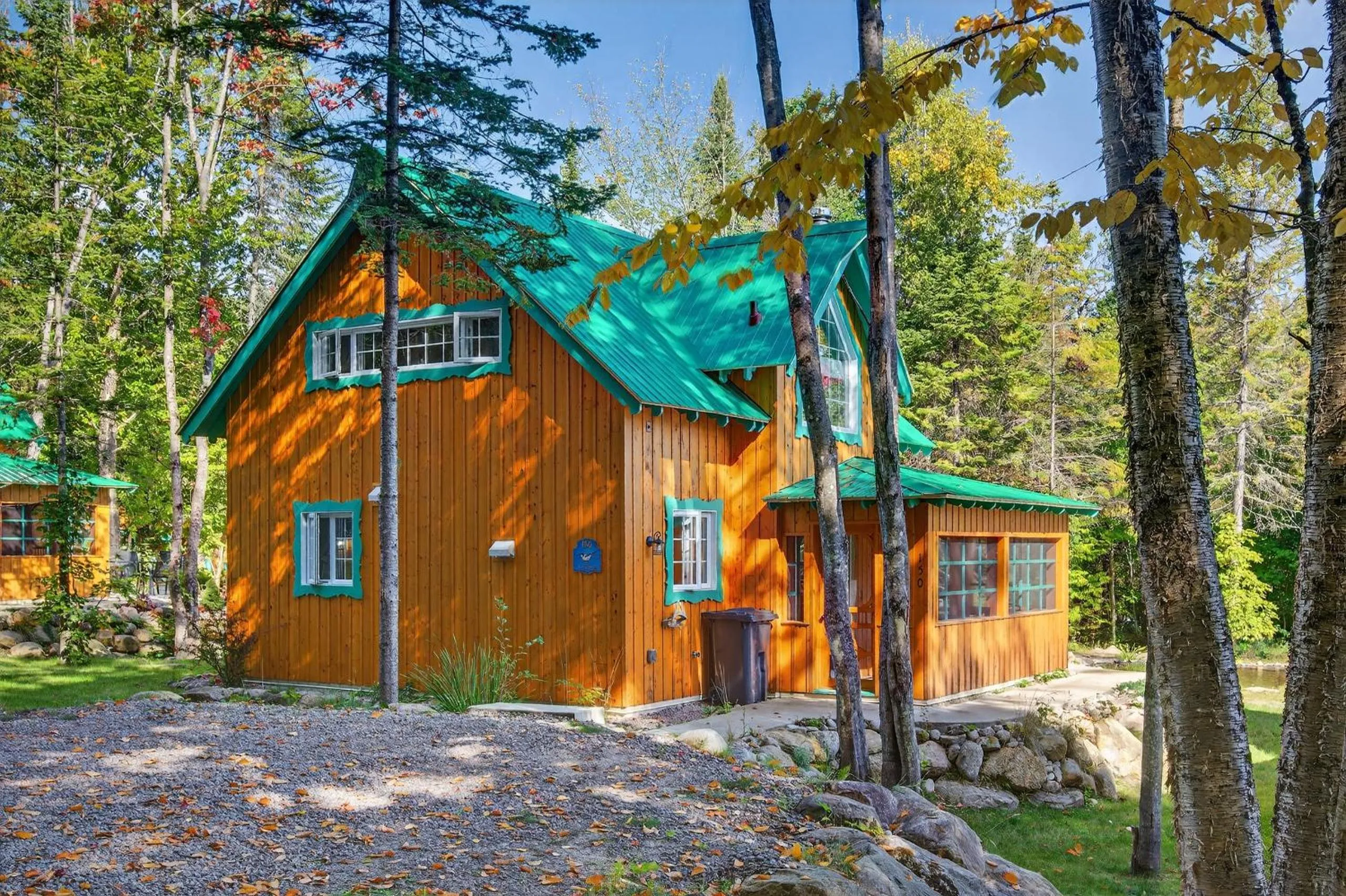 Domaine Rivière Sacacomie Chalets et Bed and Breakfast -Manoir Canergie