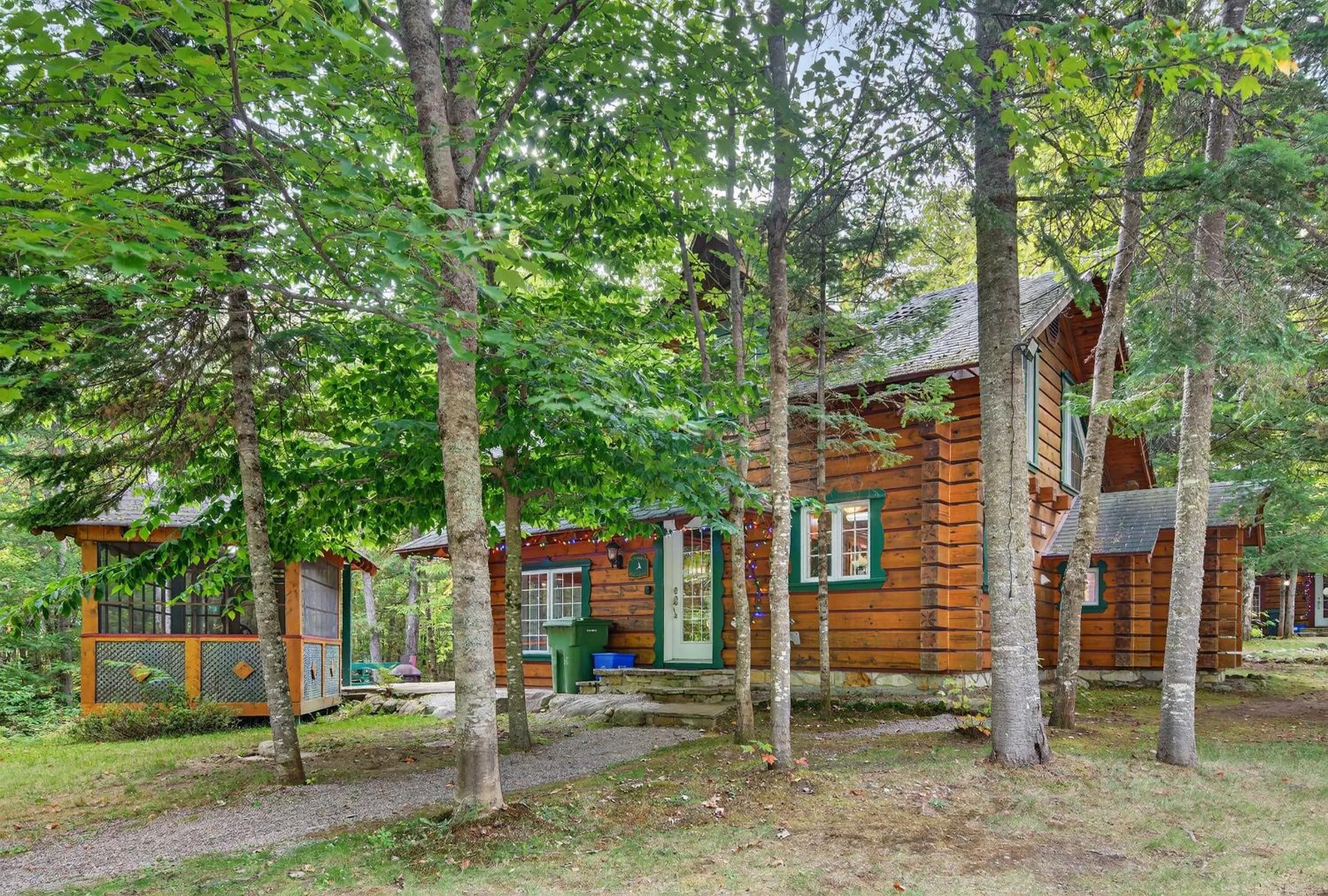 Domaine Rivière Sacacomie Chalets et Bed and Breakfast -Manoir Canergie