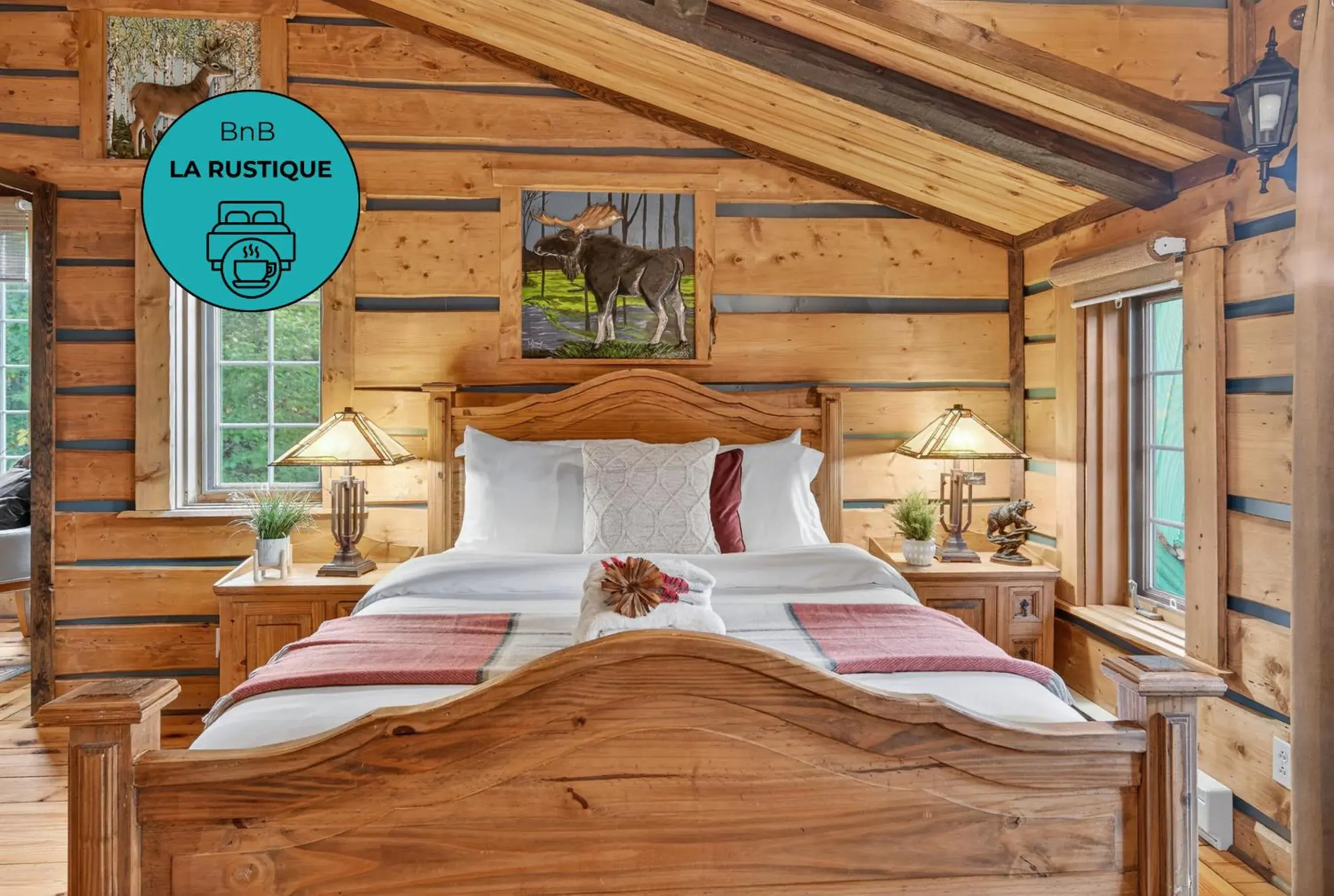 Deluxe Double Room with Bath in Domaine Rivière Sacacomie Chalets et Bed and Breakfast -Manoir Canergie Deluxe Double Room with Bath in Domaine Rivière Sacacomie Chalets et Bed and Breakfast -Manoir Canergie