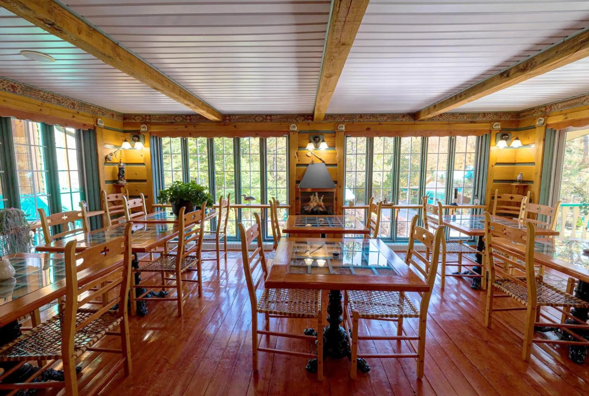 Domaine Rivière Sacacomie Chalets et Bed and Breakfast -Manoir Canergie