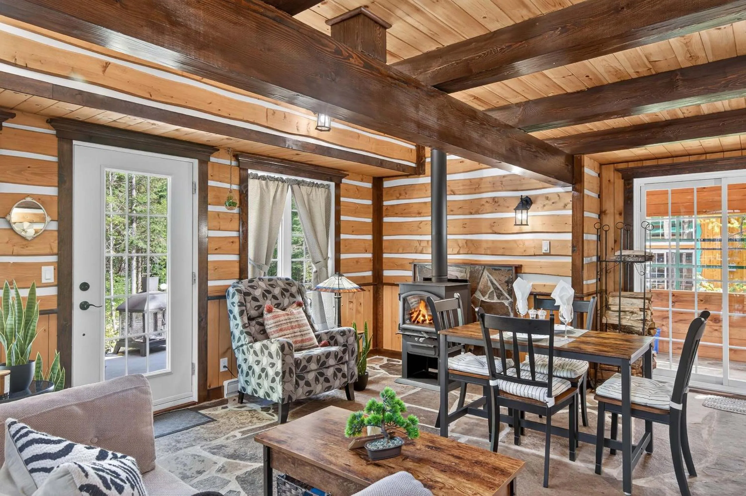 Domaine Rivière Sacacomie Chalets et Bed and Breakfast -Manoir Canergie