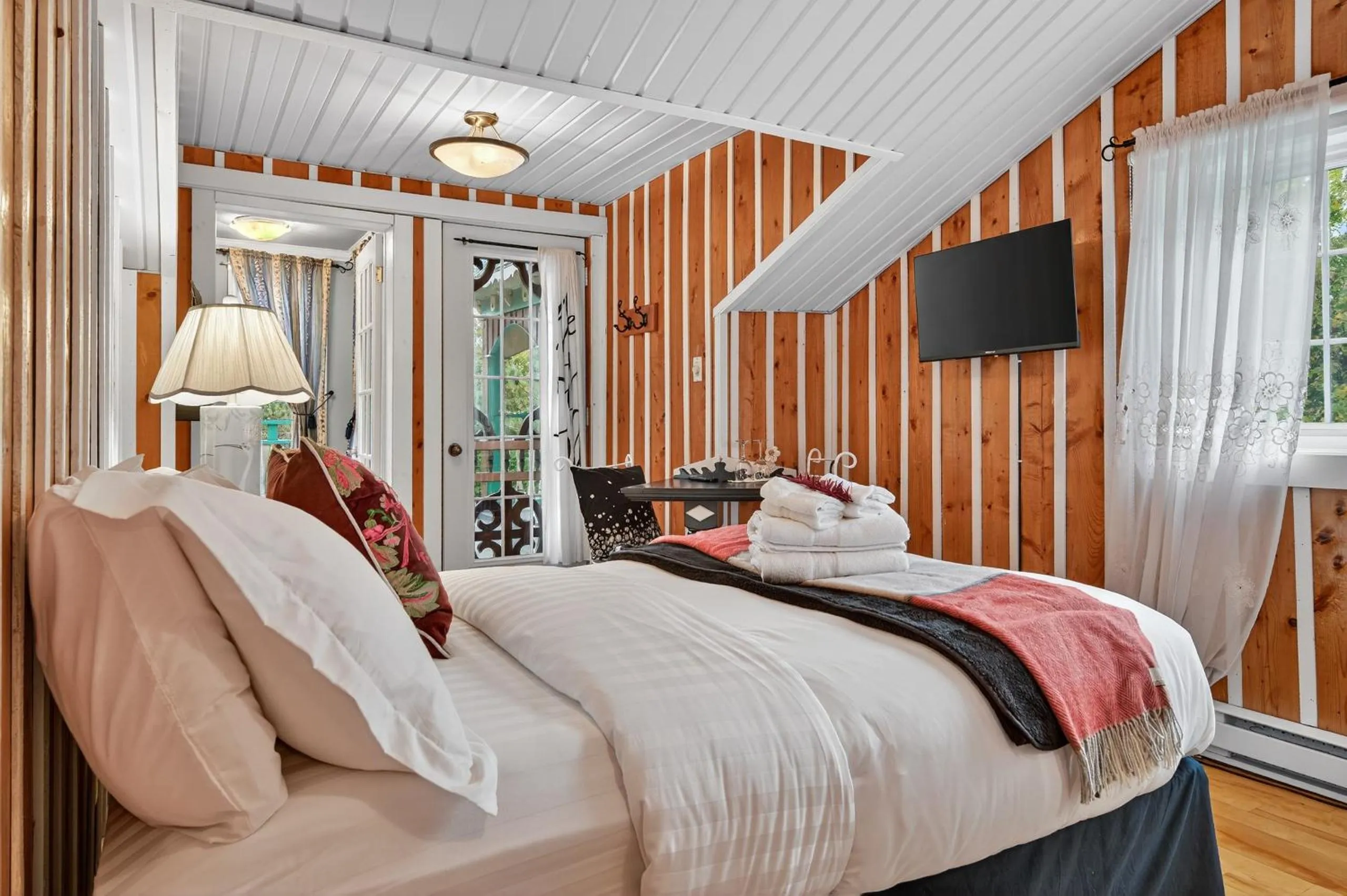 Domaine Rivière Sacacomie Chalets et Bed and Breakfast -Manoir Canergie