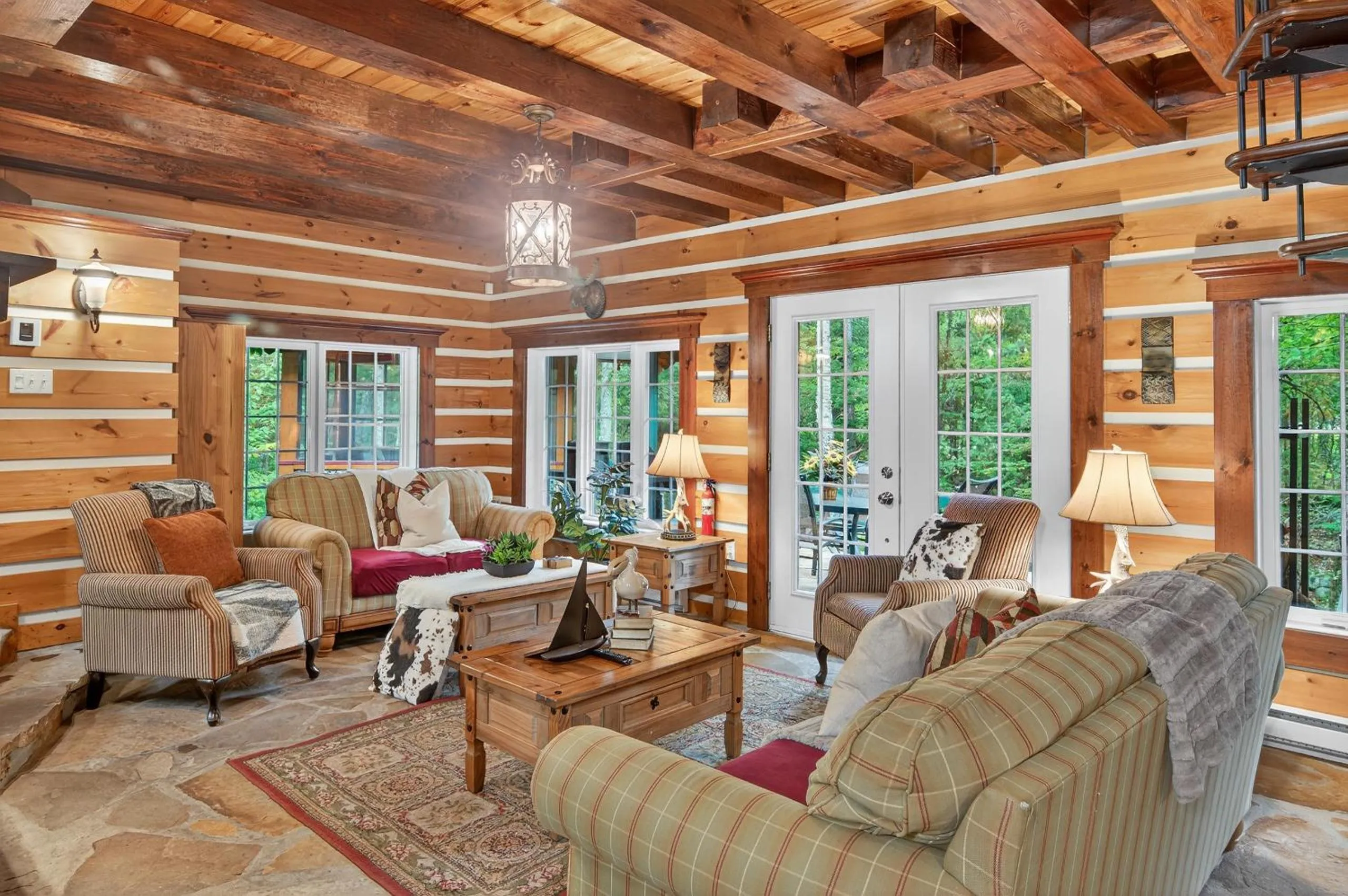 Domaine Rivière Sacacomie Chalets et Bed and Breakfast -Manoir Canergie