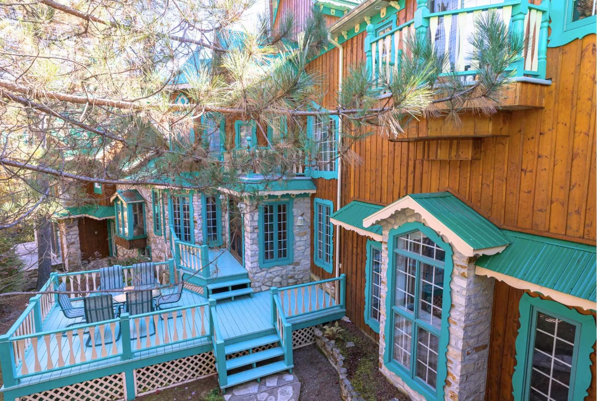 Domaine Rivière Sacacomie Chalets et Bed and Breakfast -Manoir Canergie