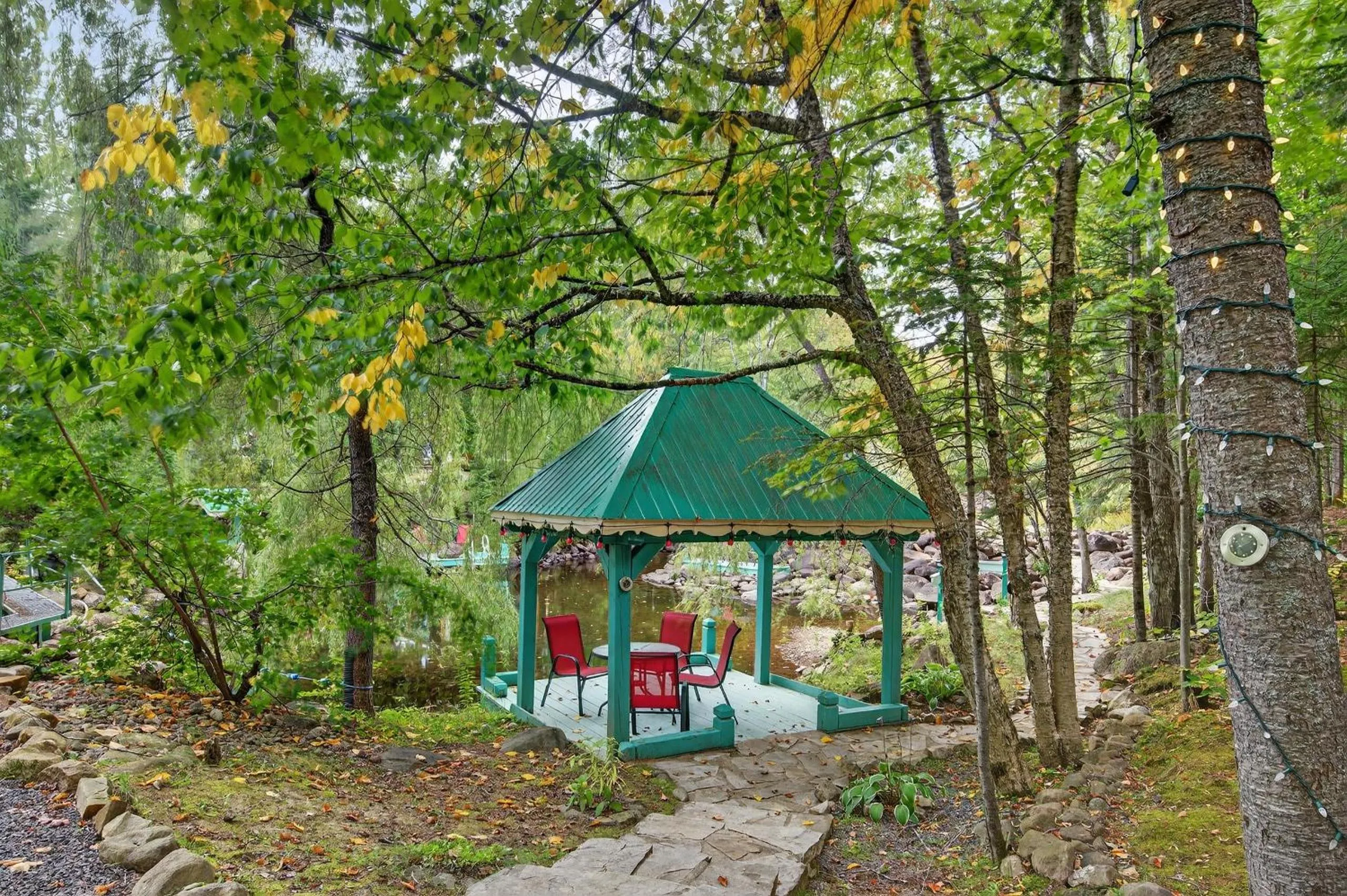 Domaine Rivière Sacacomie Chalets et Bed and Breakfast -Manoir Canergie