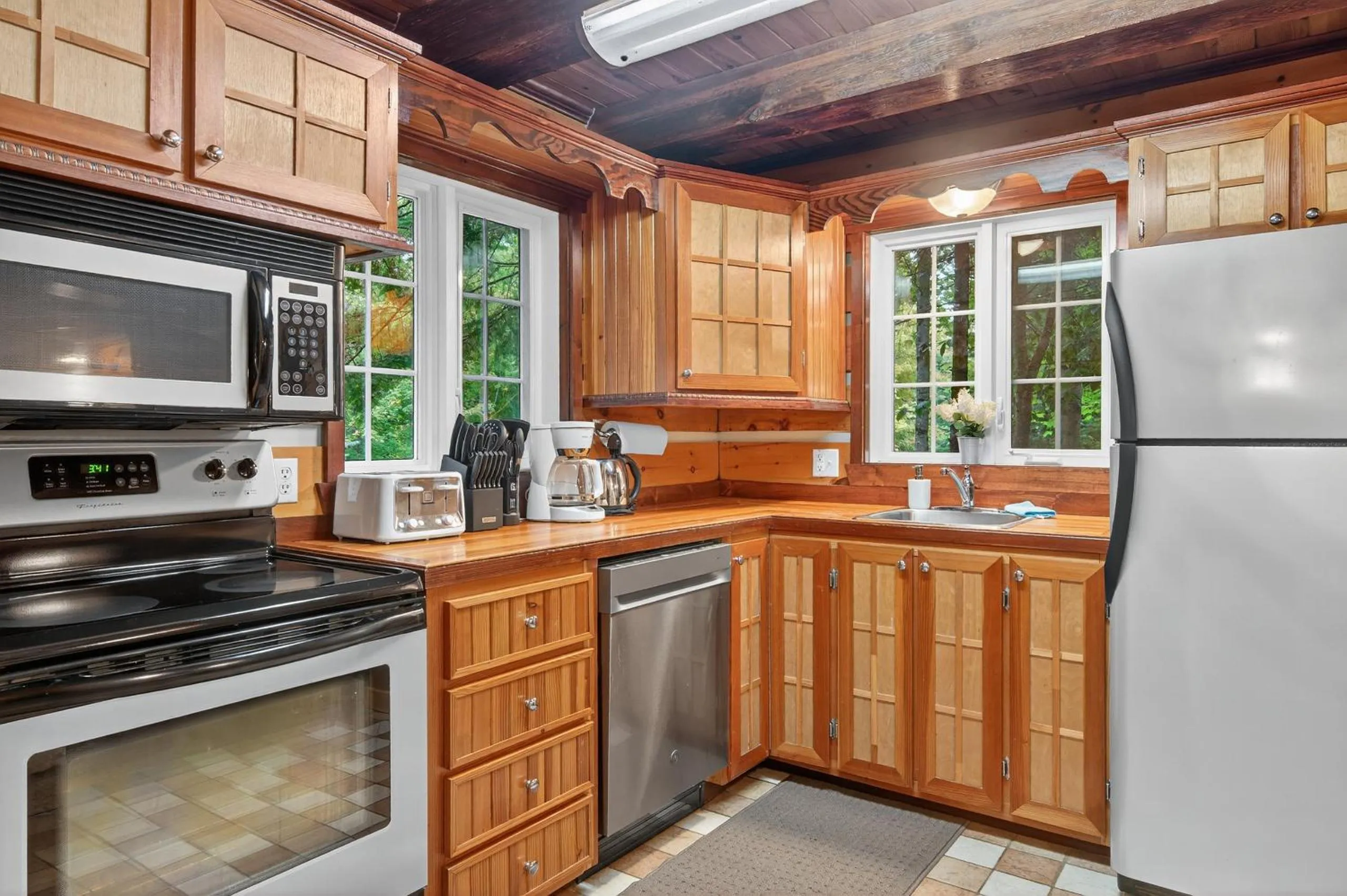 Domaine Rivière Sacacomie Chalets et Bed and Breakfast -Manoir Canergie