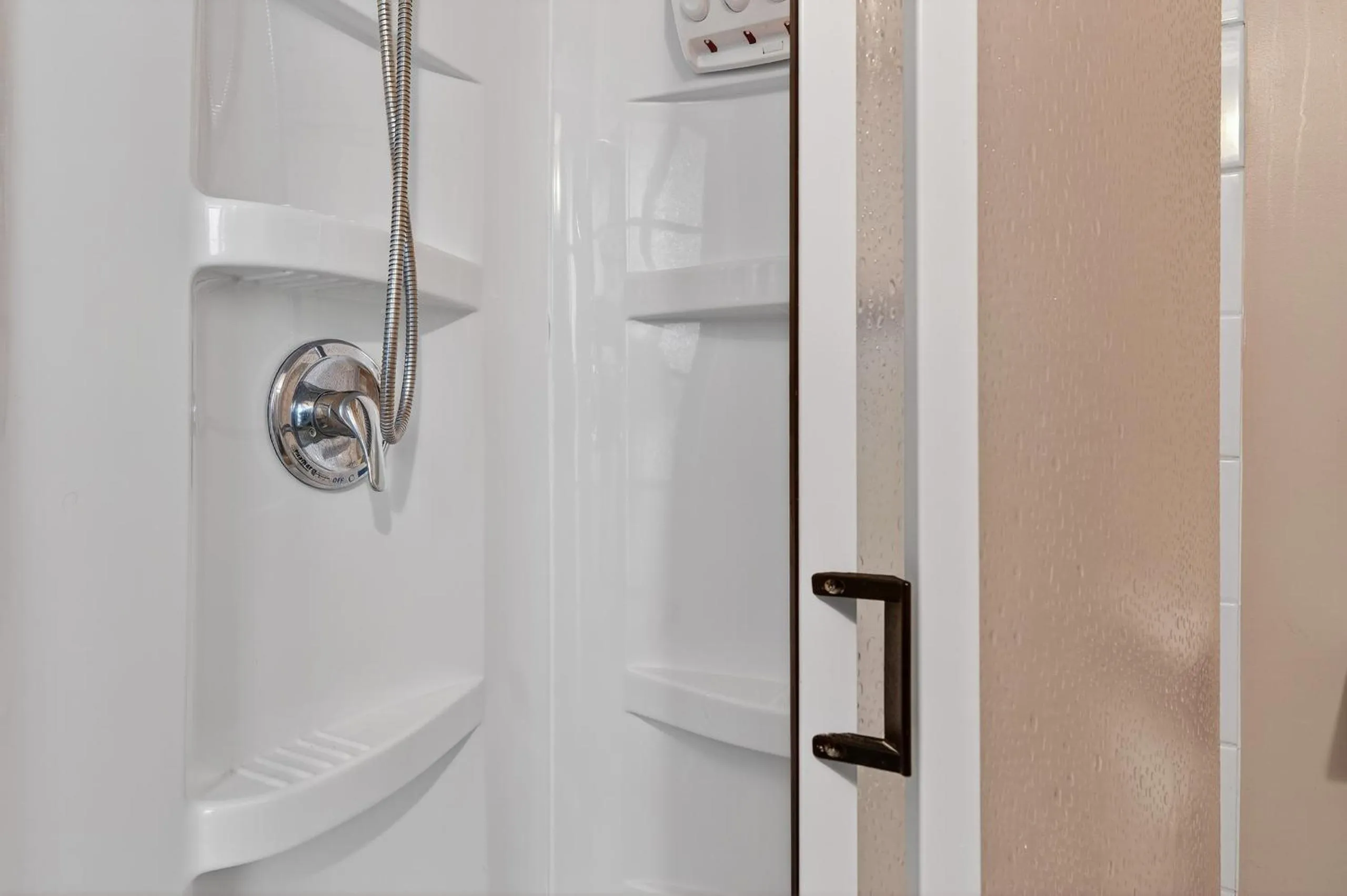 Domaine Rivière Sacacomie Chalets et Bed and Breakfast -Manoir Canergie