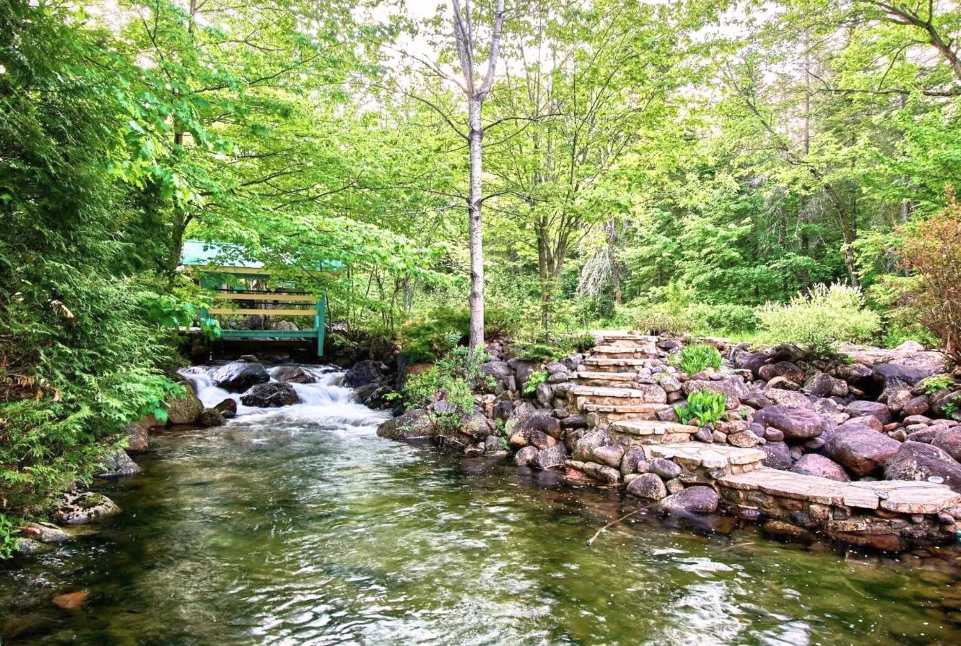 Domaine Rivière Sacacomie Chalets et Bed and Breakfast -Manoir Canergie