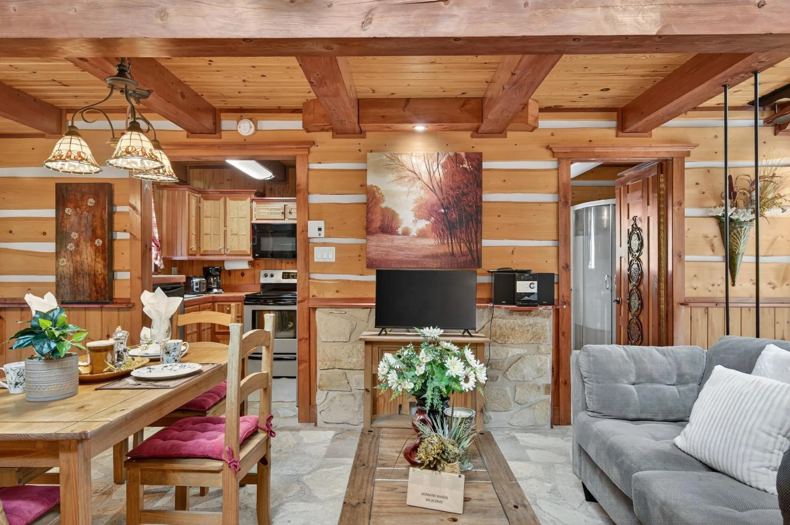 Domaine Rivière Sacacomie Chalets et Bed and Breakfast -Manoir Canergie