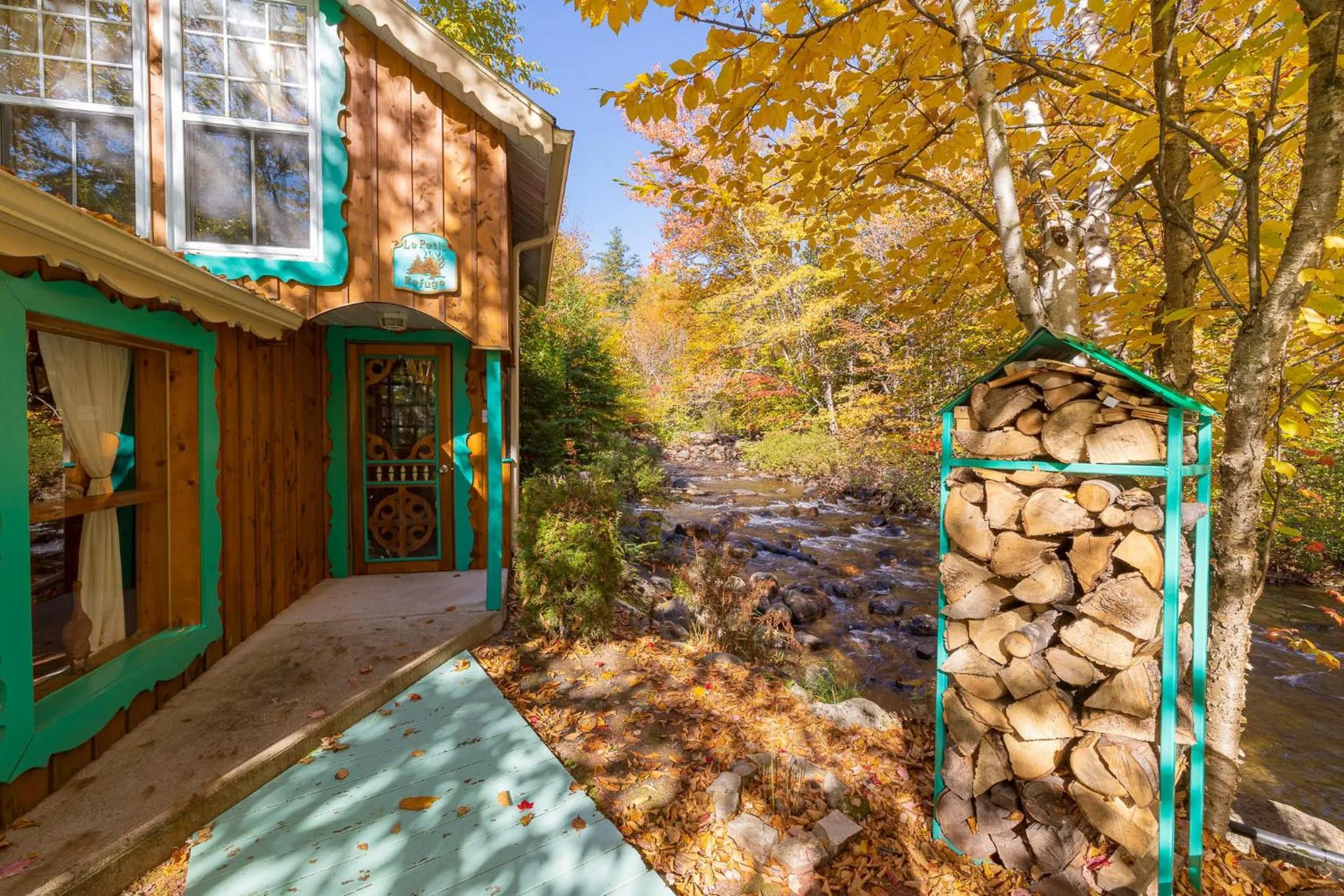 Domaine Rivière Sacacomie Chalets et Bed and Breakfast -Manoir Canergie