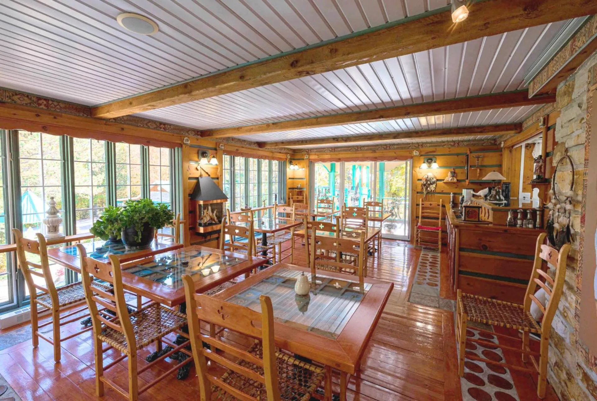 Domaine Rivière Sacacomie Chalets et Bed and Breakfast -Manoir Canergie