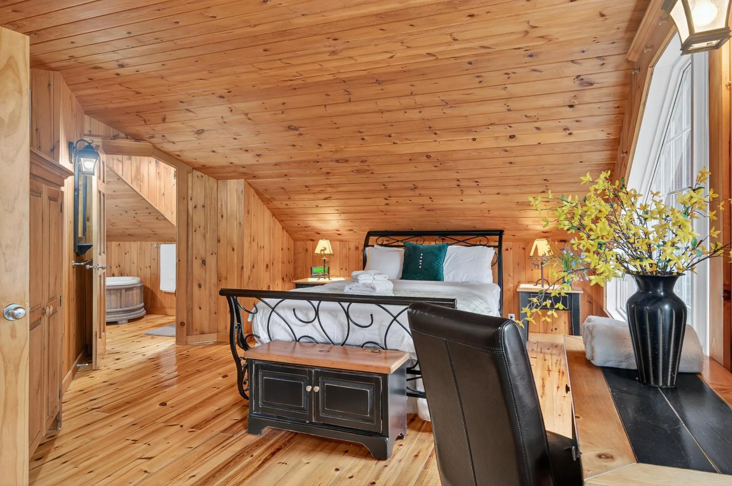 Domaine Rivière Sacacomie Chalets et Bed and Breakfast -Manoir Canergie