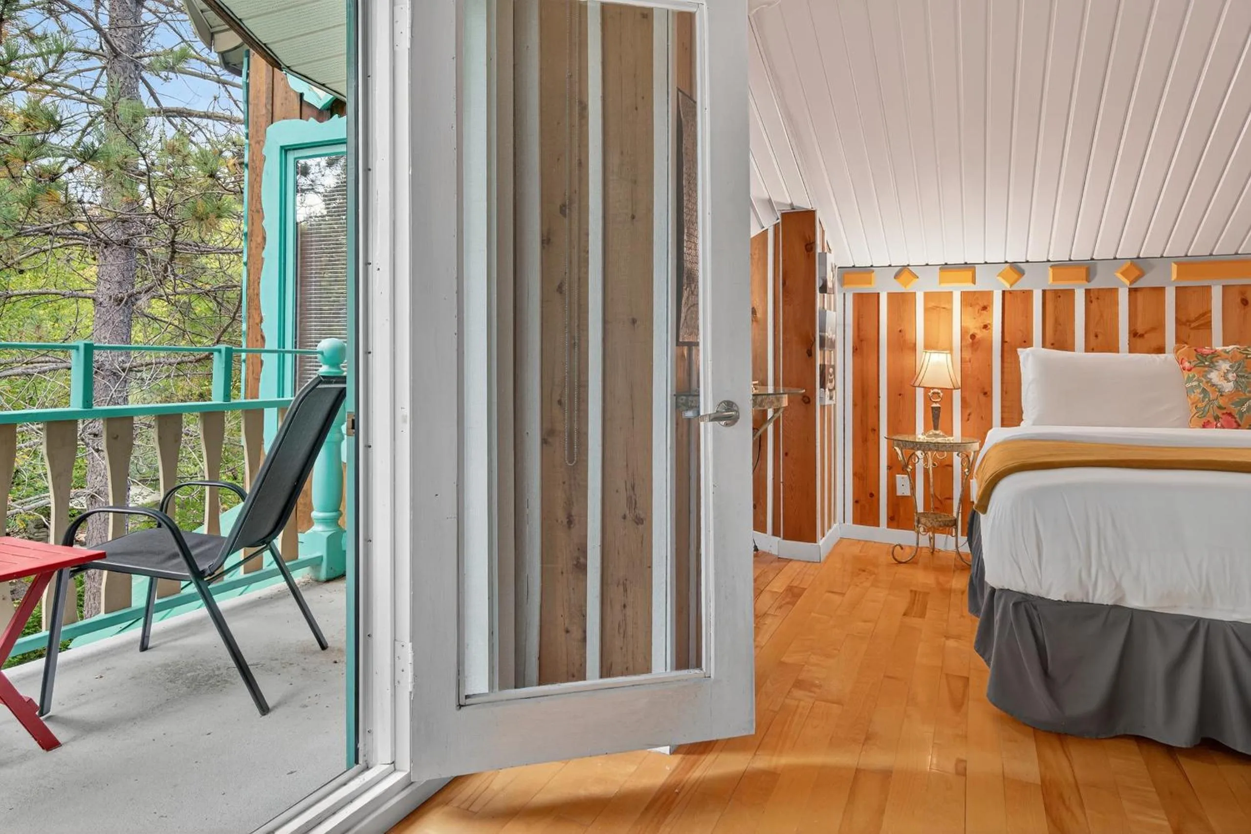 Domaine Rivière Sacacomie Chalets et Bed and Breakfast -Manoir Canergie