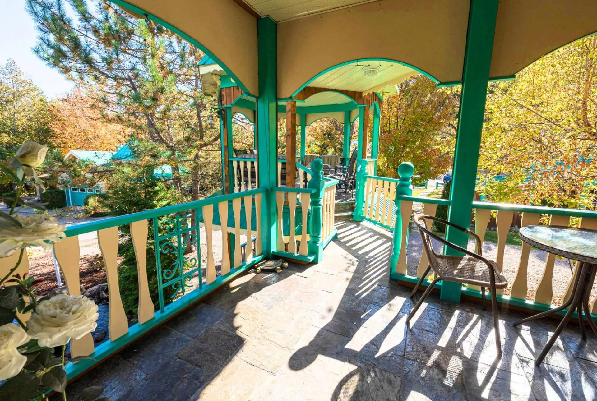 Domaine Rivière Sacacomie Chalets et Bed and Breakfast -Manoir Canergie