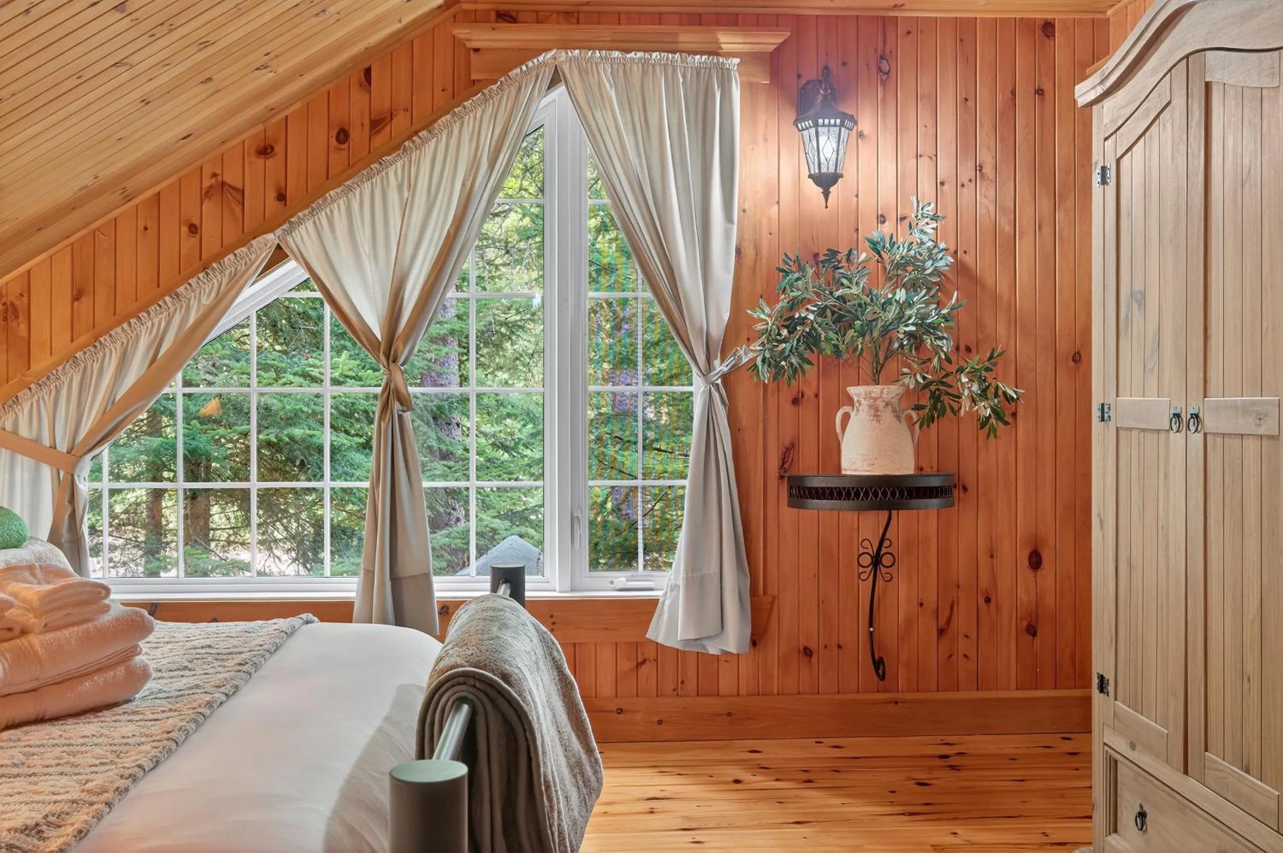 Domaine Rivière Sacacomie Chalets et Bed and Breakfast -Manoir Canergie