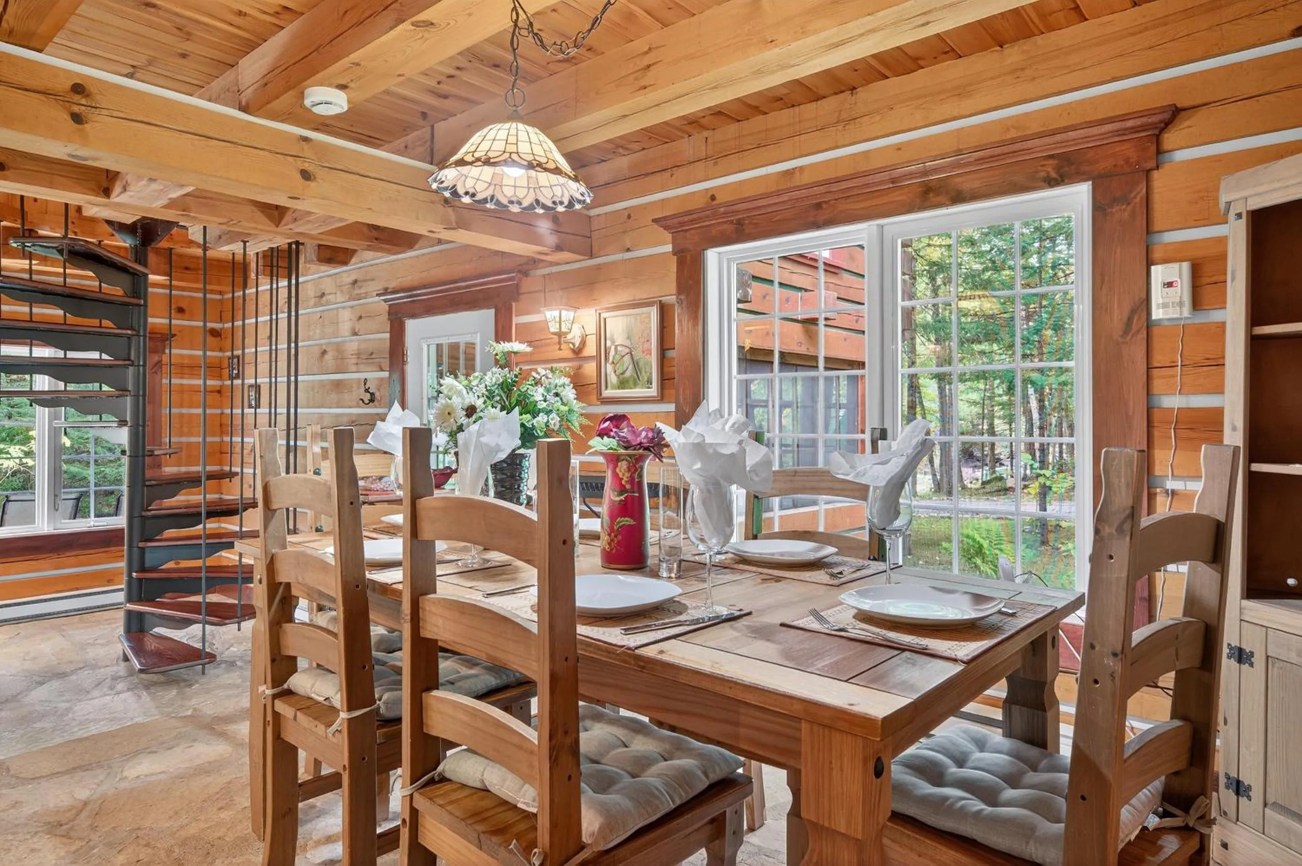 Domaine Rivière Sacacomie Chalets et Bed and Breakfast -Manoir Canergie