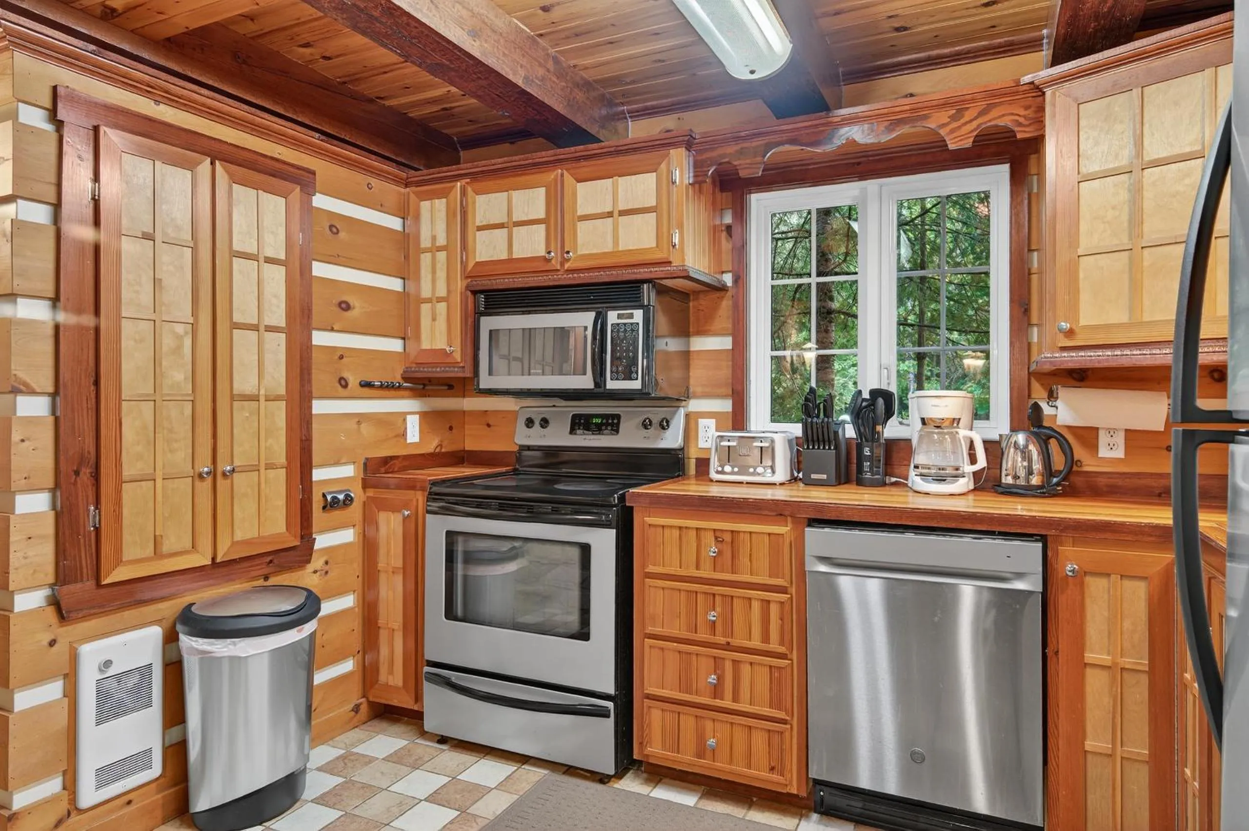 Domaine Rivière Sacacomie Chalets et Bed and Breakfast -Manoir Canergie