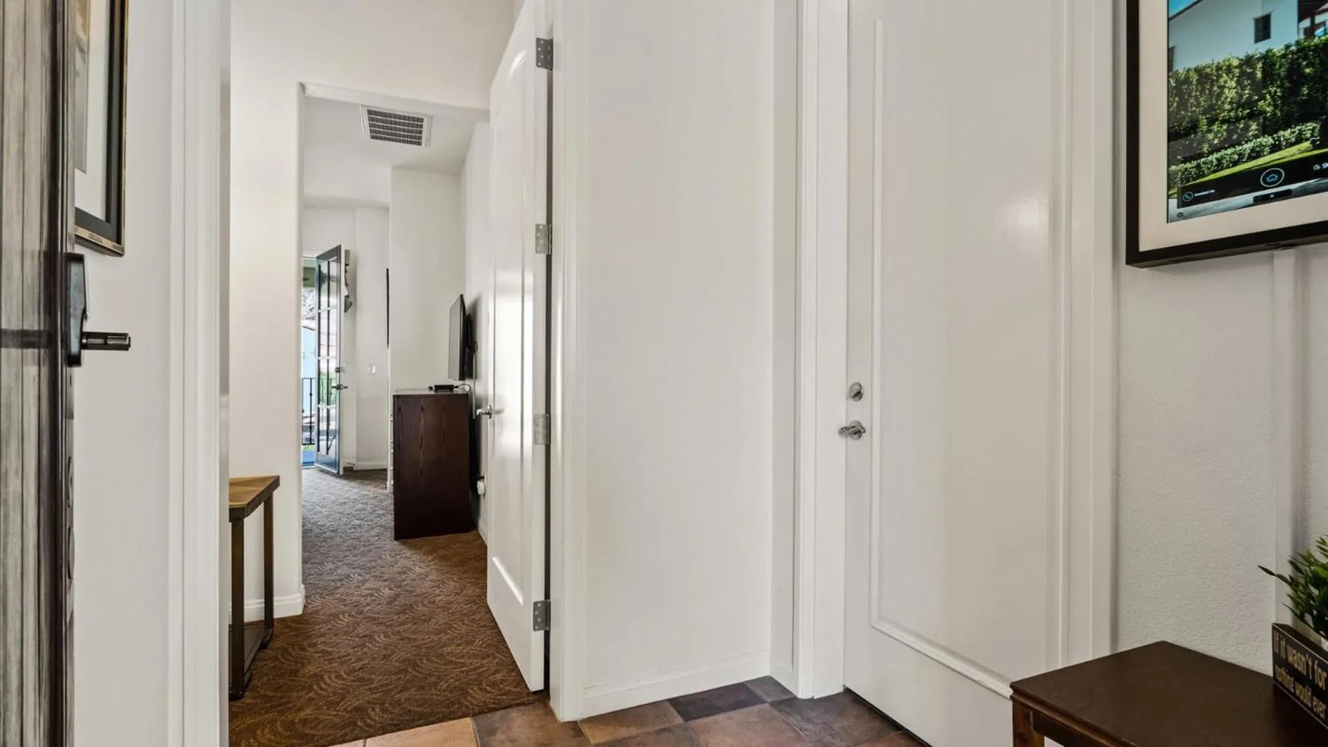 LV025 Airy Upstairs Studio with Mountain Views