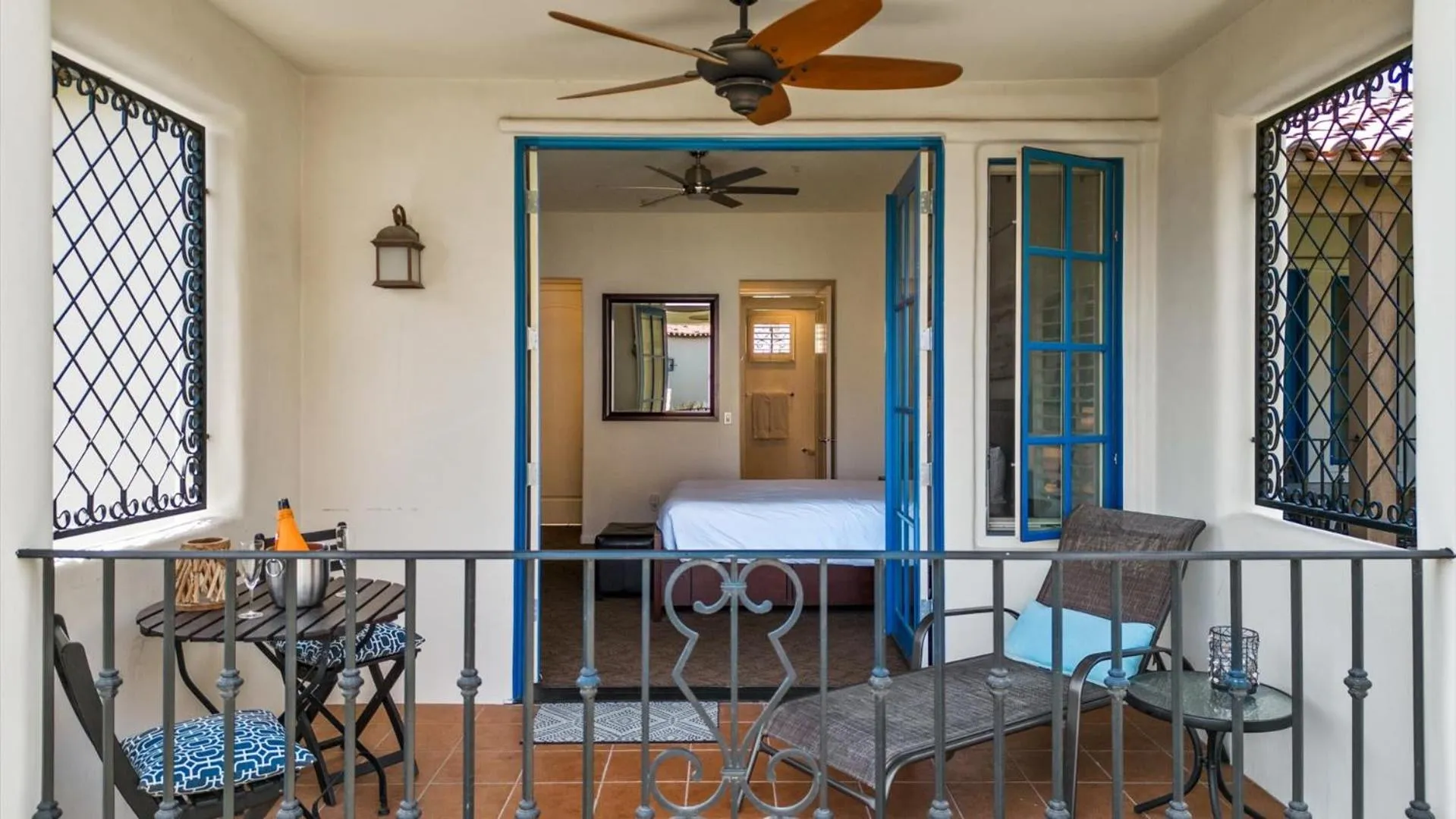 LV025 Airy Upstairs Studio with Mountain Views