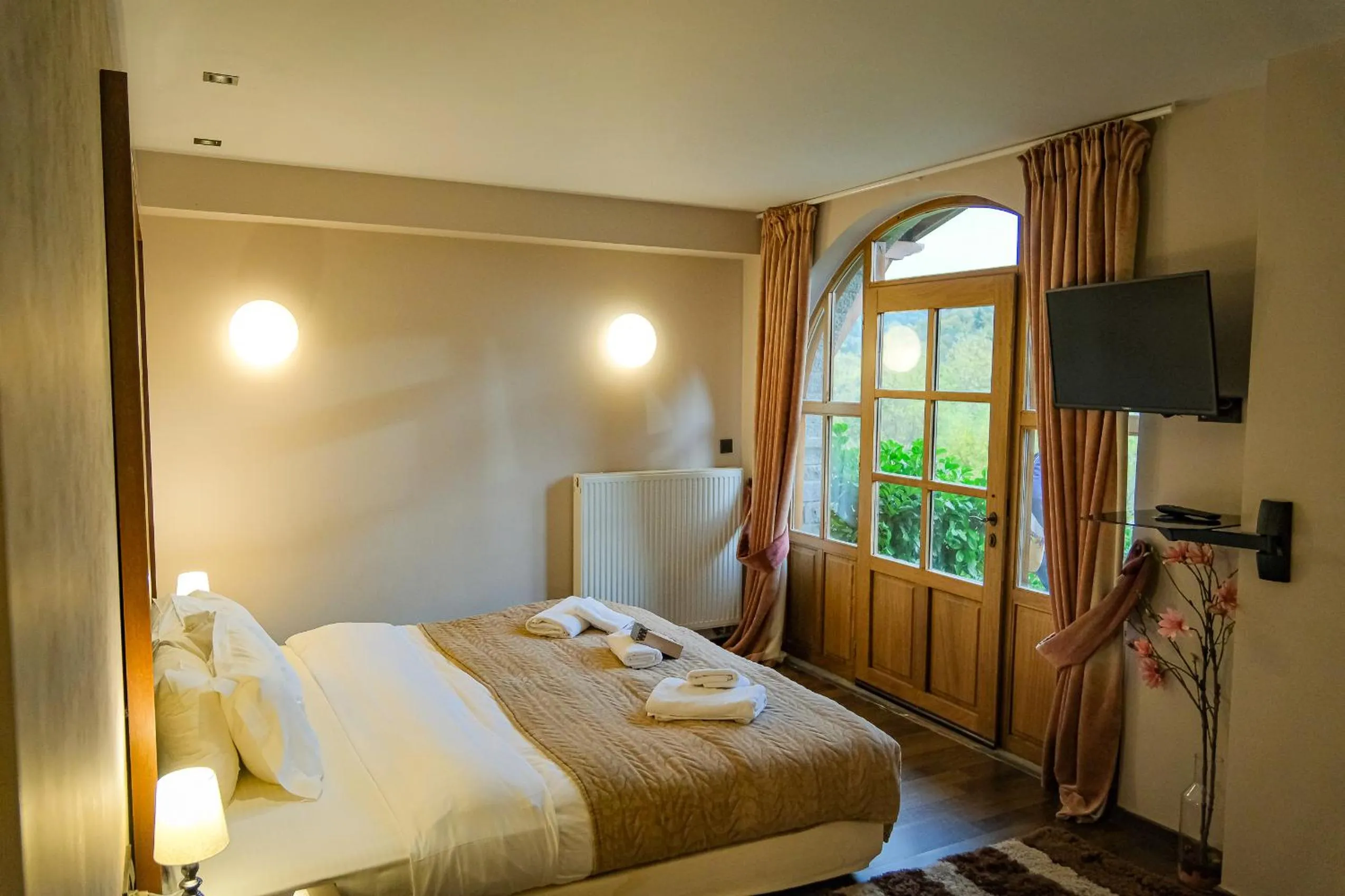 Photo of the whole room, Bed in Kipi Mountain Resort