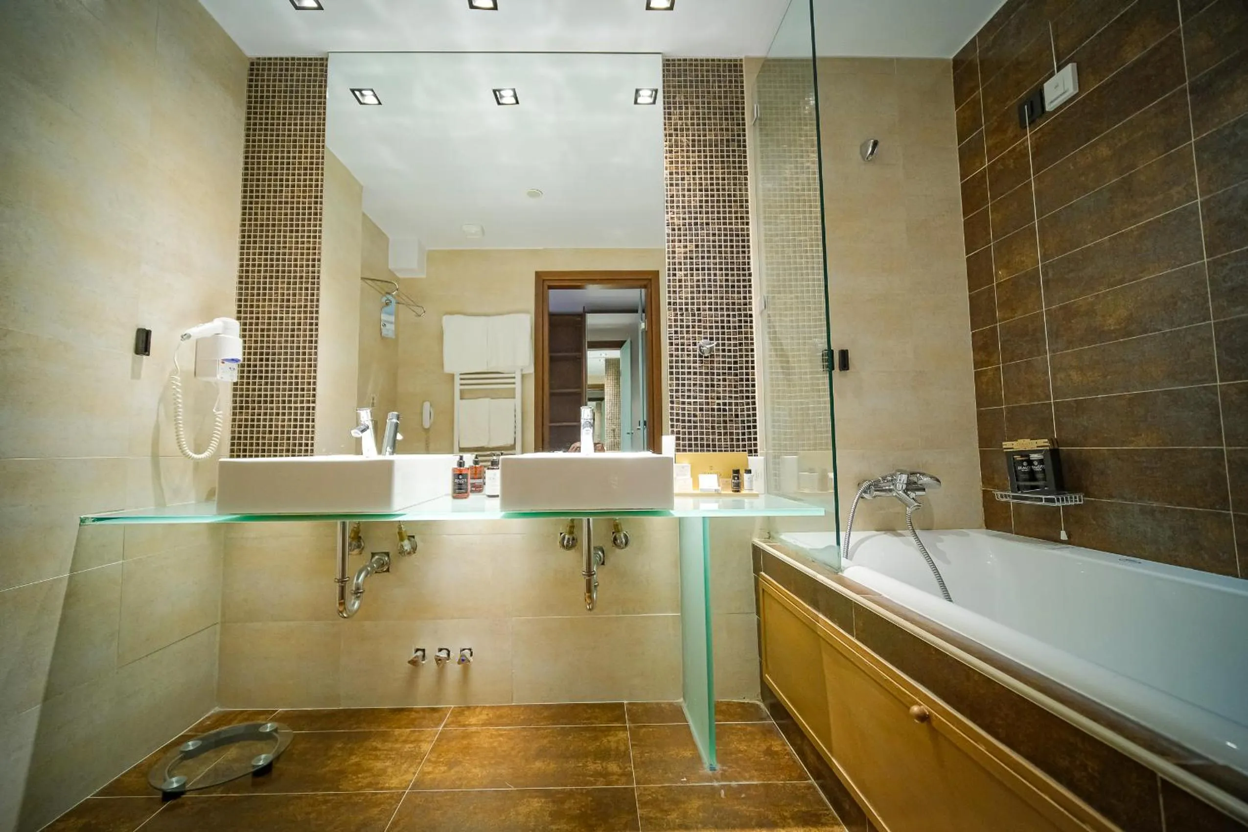 Shower in Kipi Mountain Resort