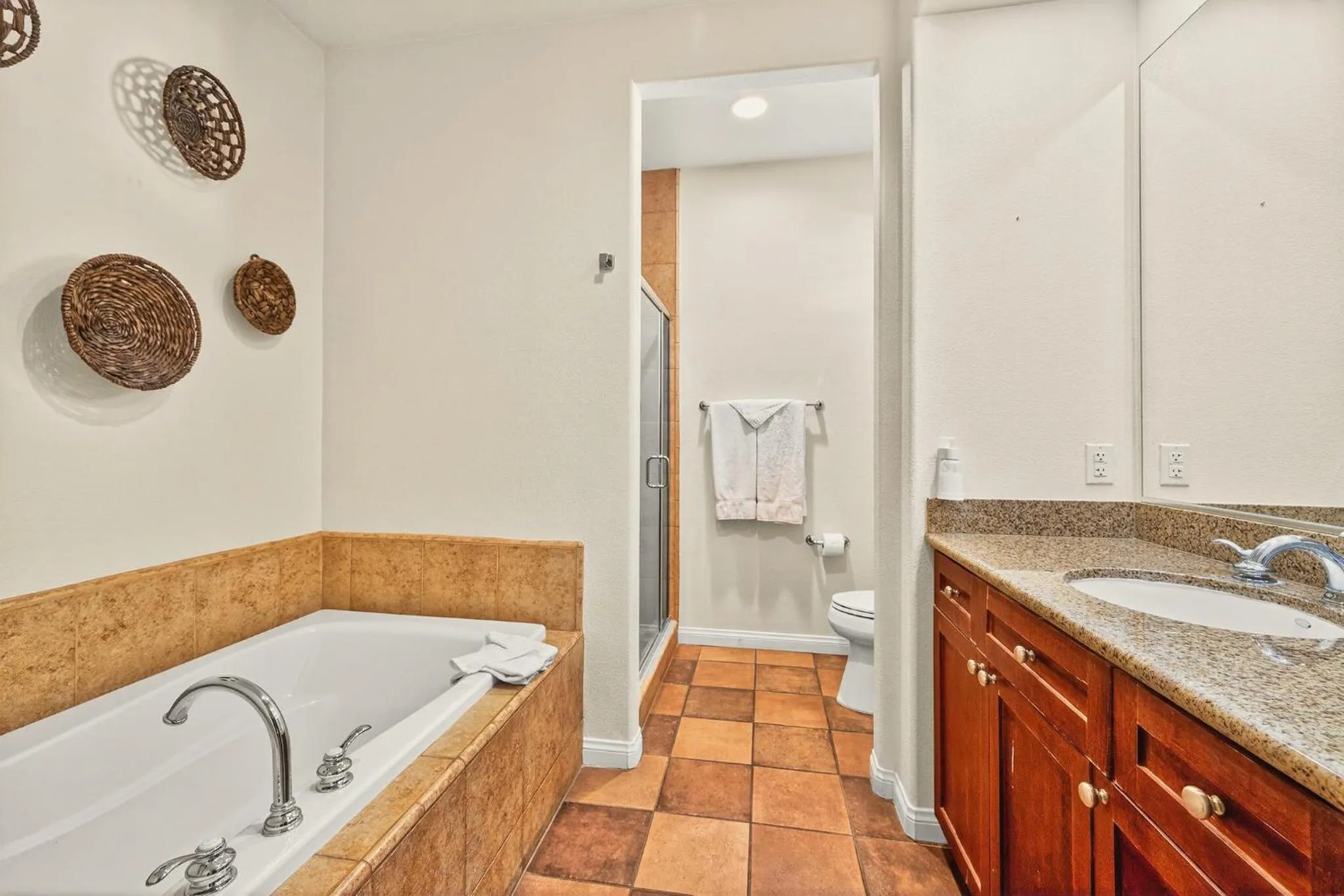 LV217 Superb 2 Bedroom Overlooking the Lap Pool