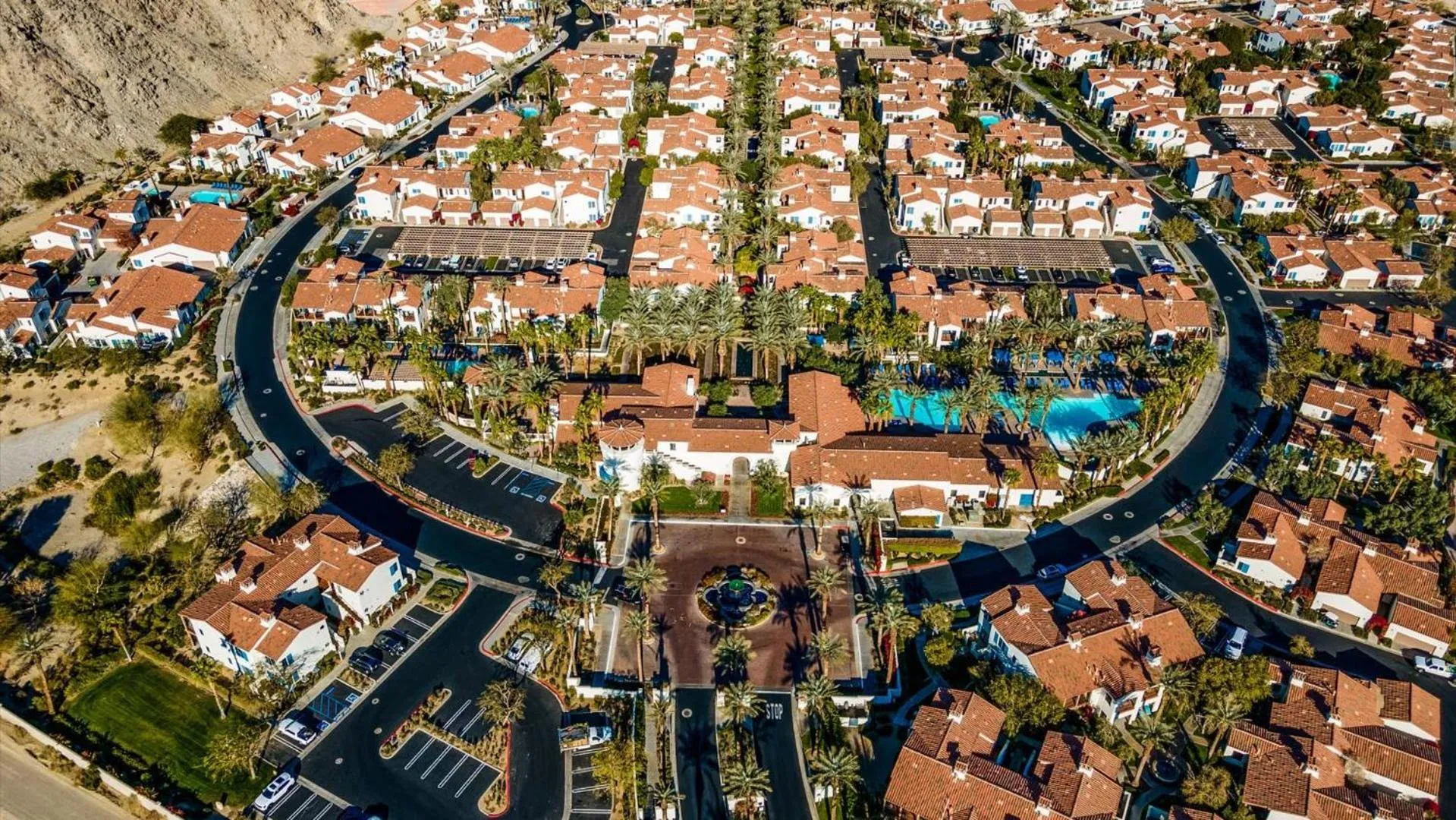 LV217 Superb 2 Bedroom Overlooking the Lap Pool