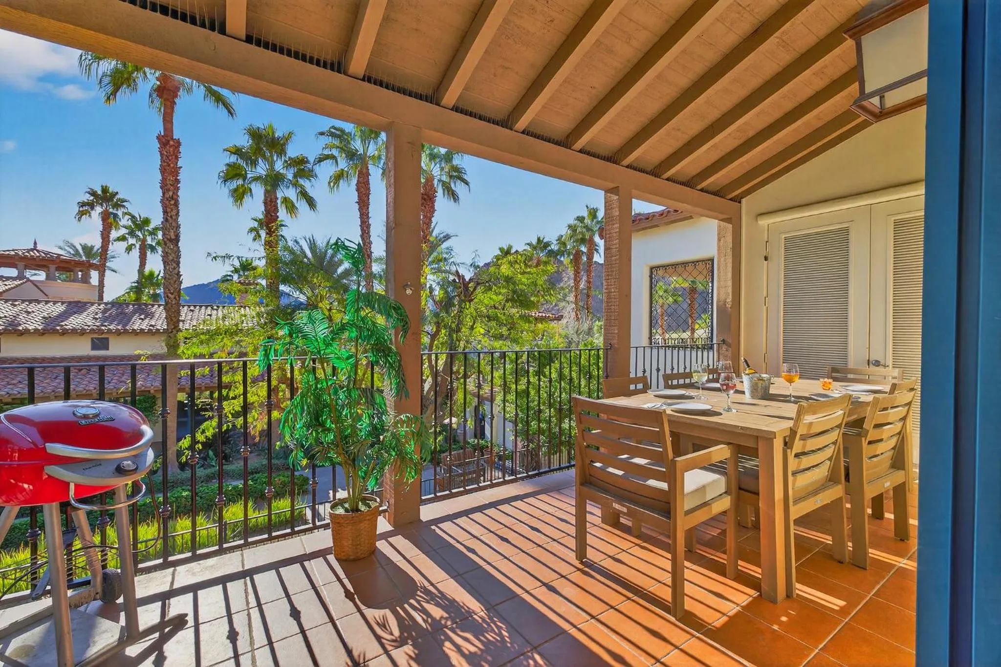 LV217 Superb 2 Bedroom Overlooking the Lap Pool