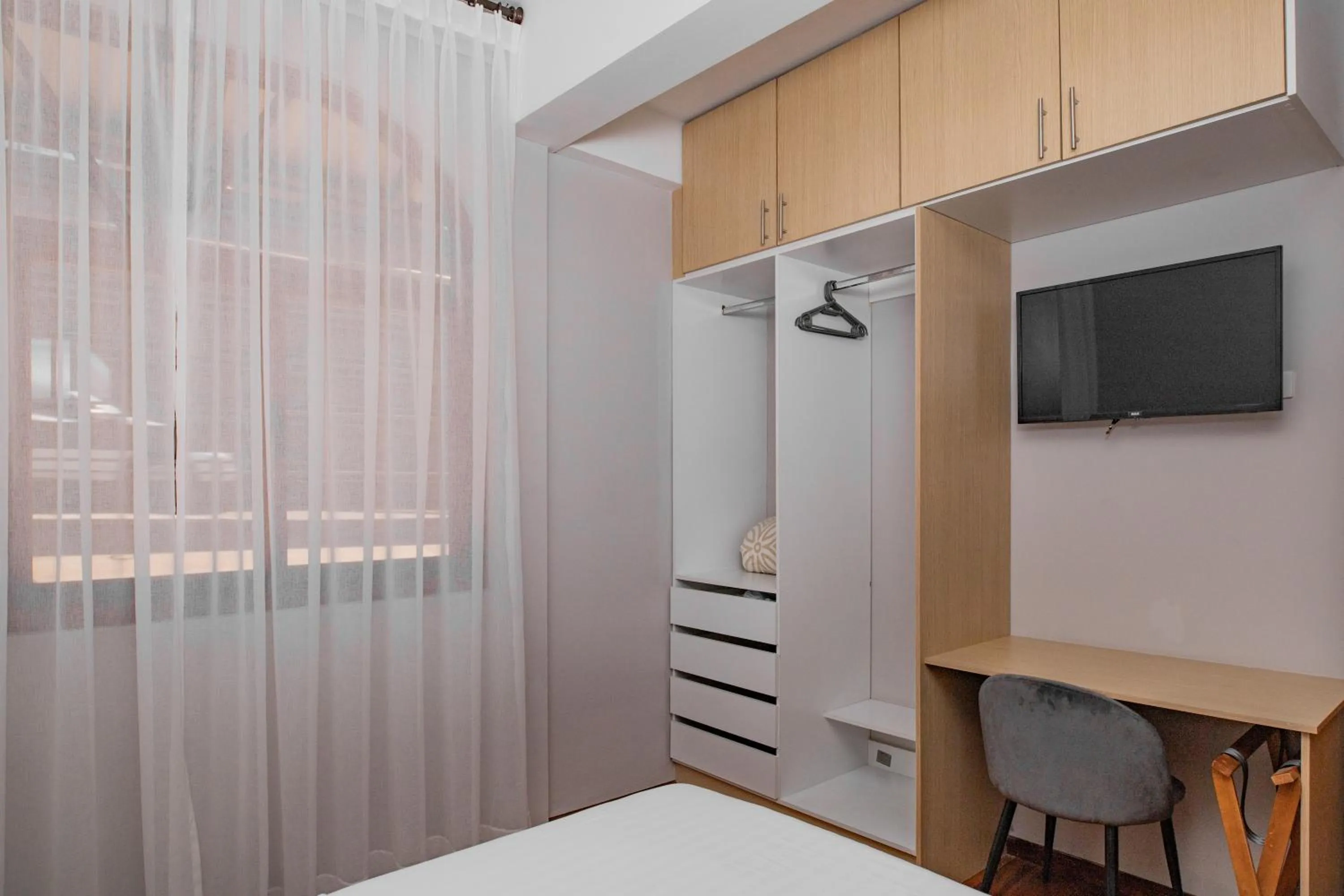 wardrobe, Bed in Santa Lucia Suites - Barranco