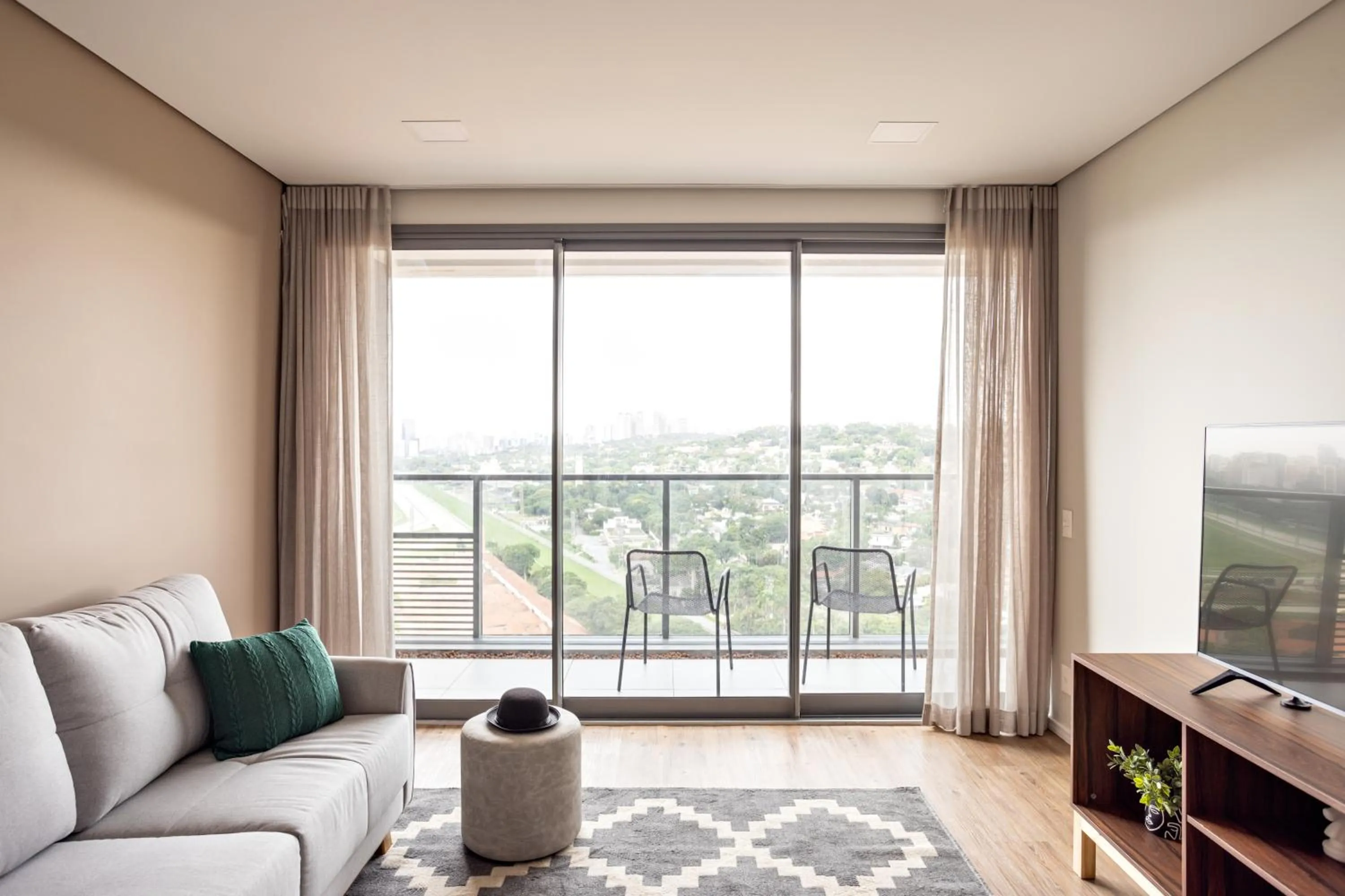 Day in Charlie Jockey Pinheiros