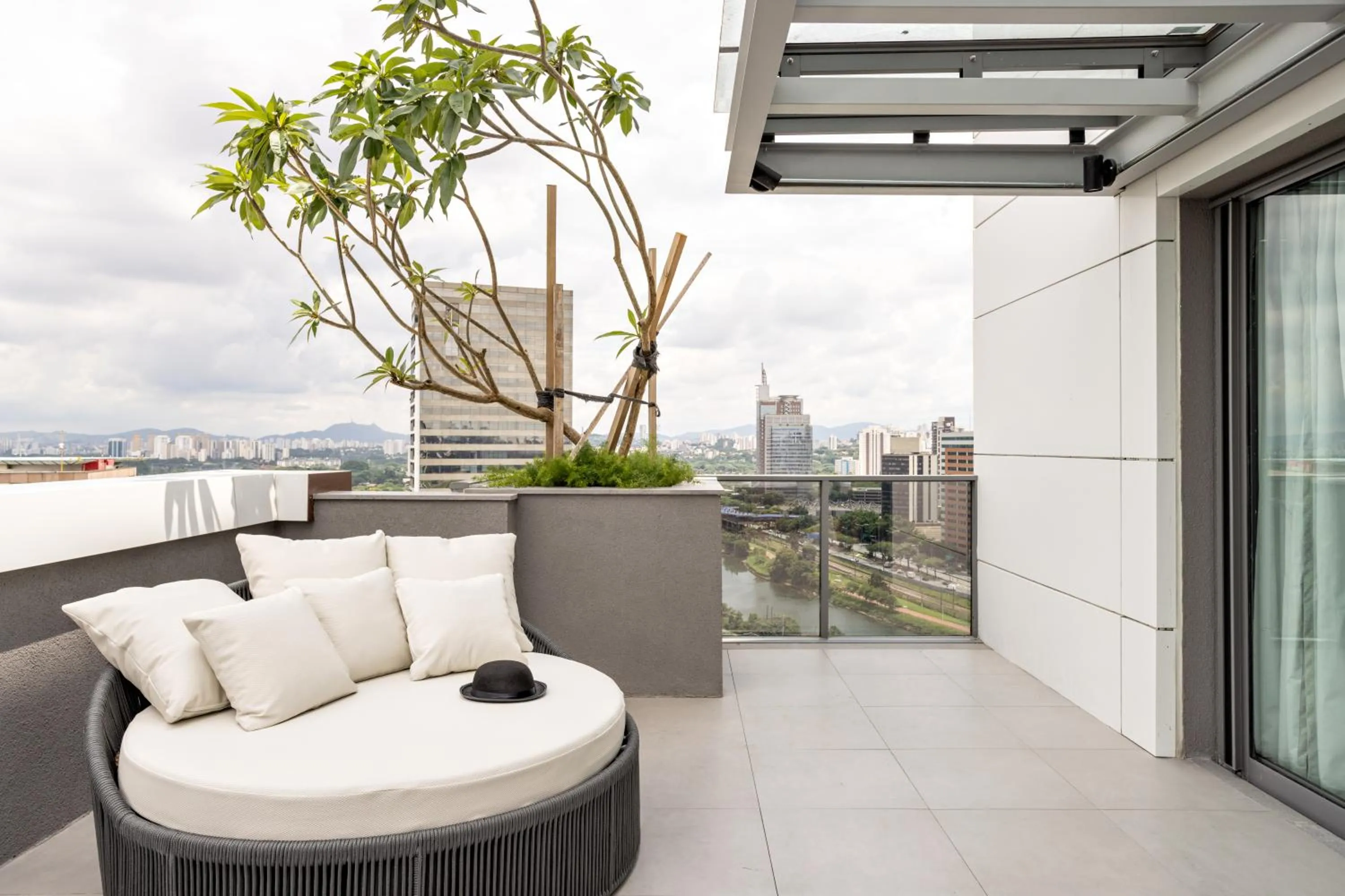 Day in Charlie Jockey Pinheiros