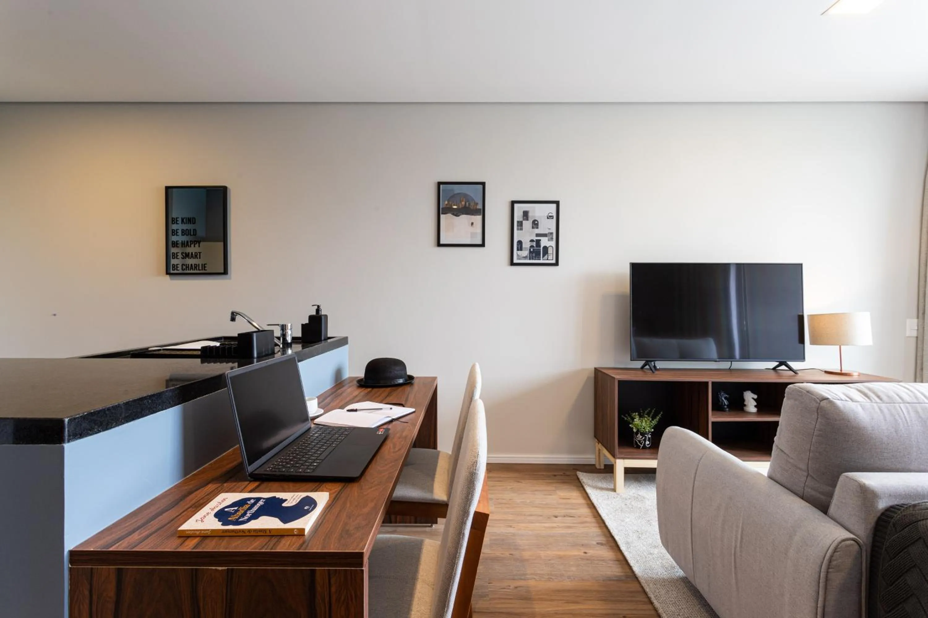 Day in Charlie Jockey Pinheiros