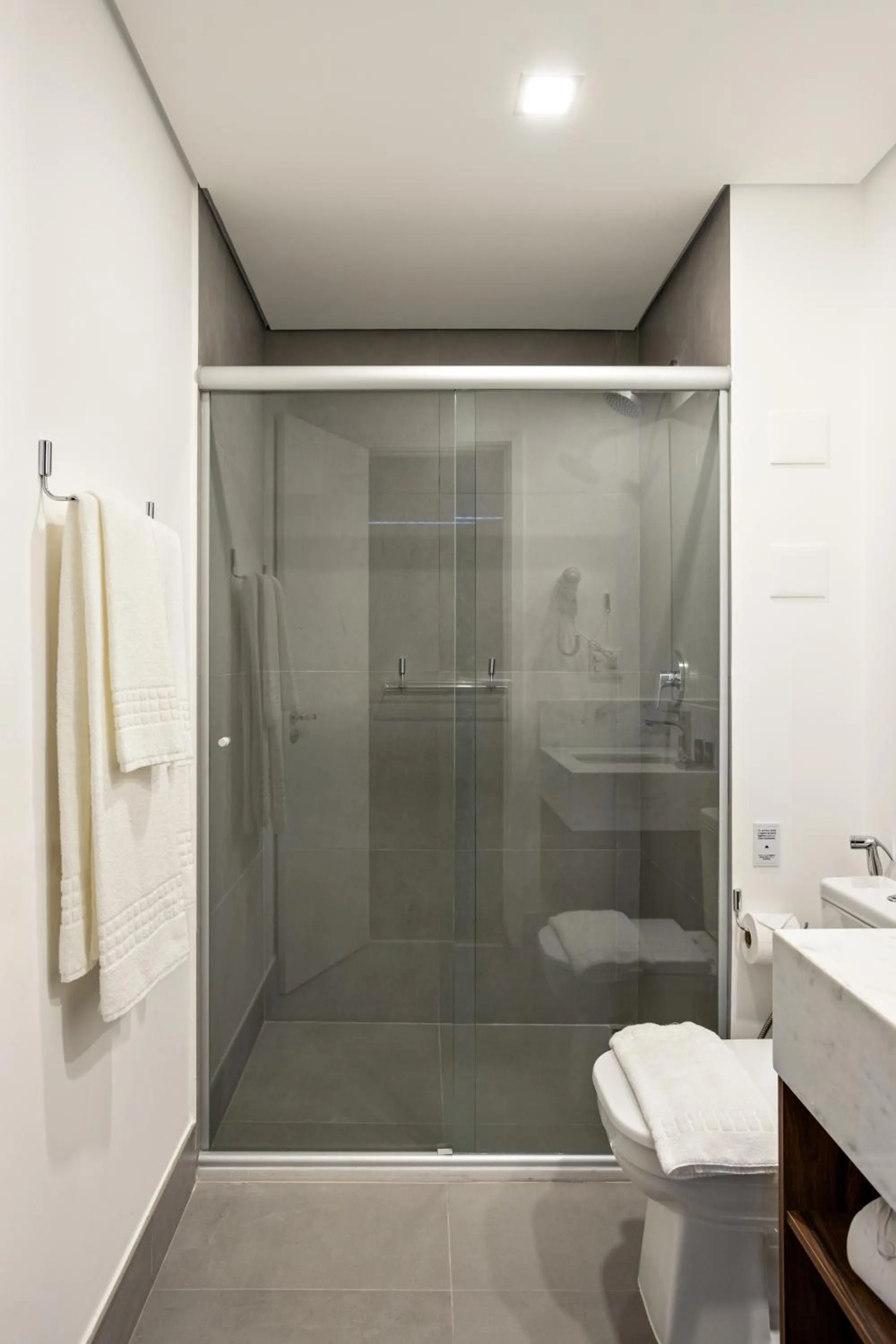 Shower in Charlie Jockey Pinheiros