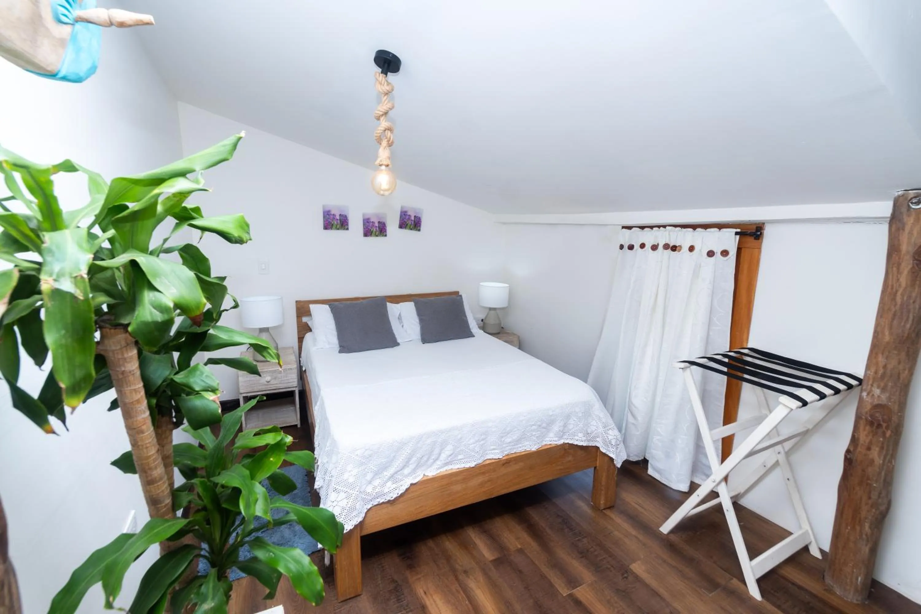 Bed in Cristal Blue Barú