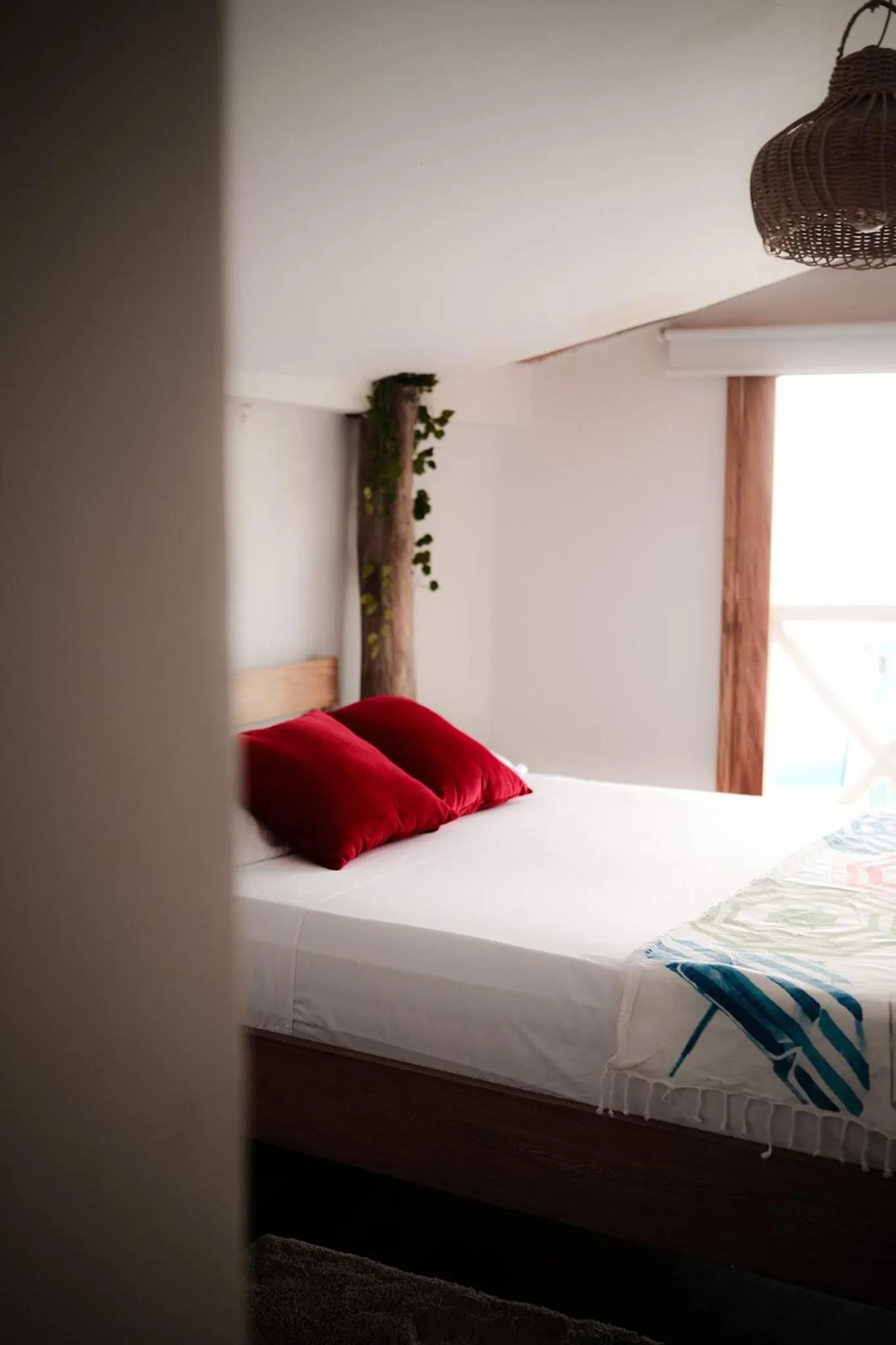 Bed in Cristal Blue Barú