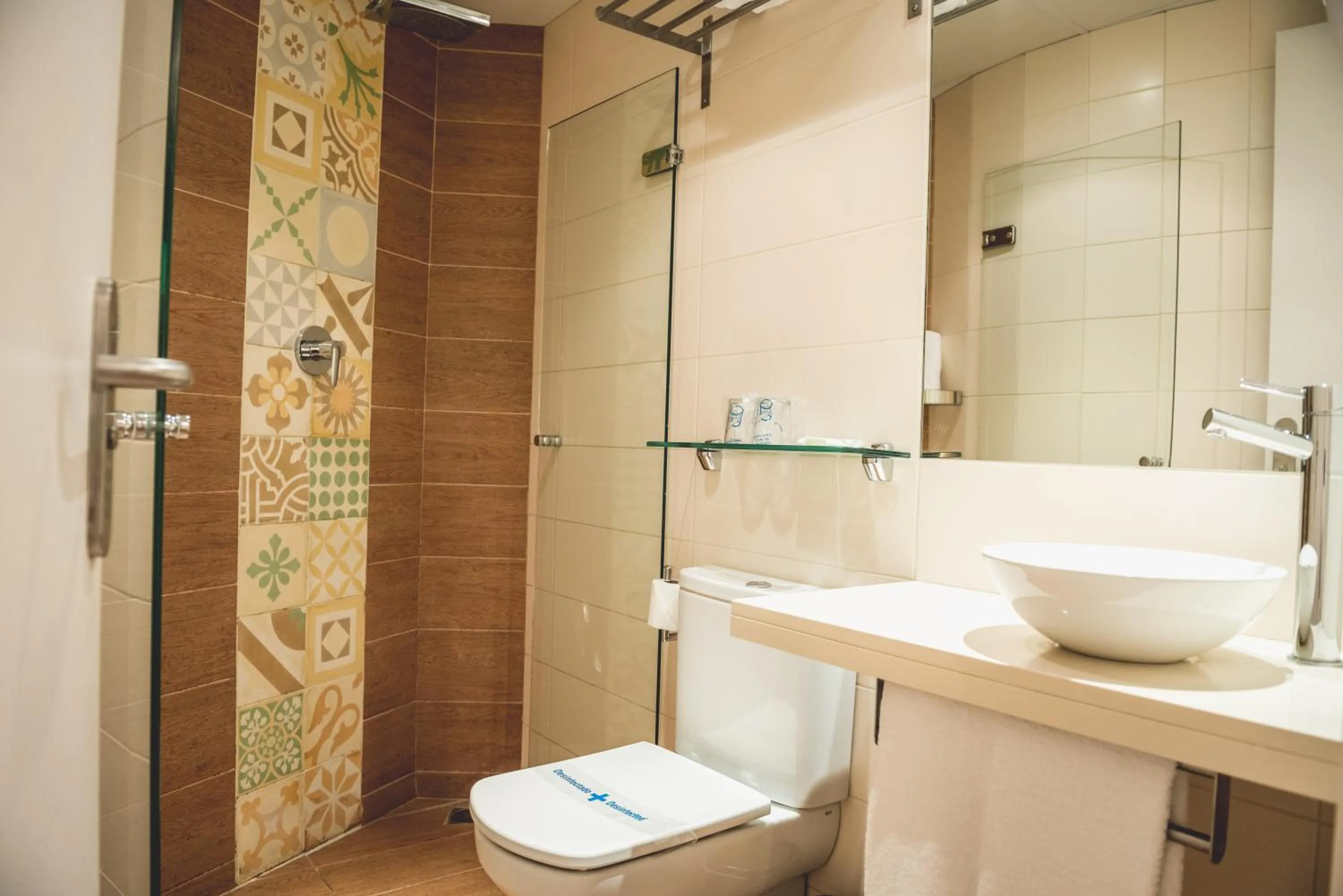 Shower in Hostal Marenostrum