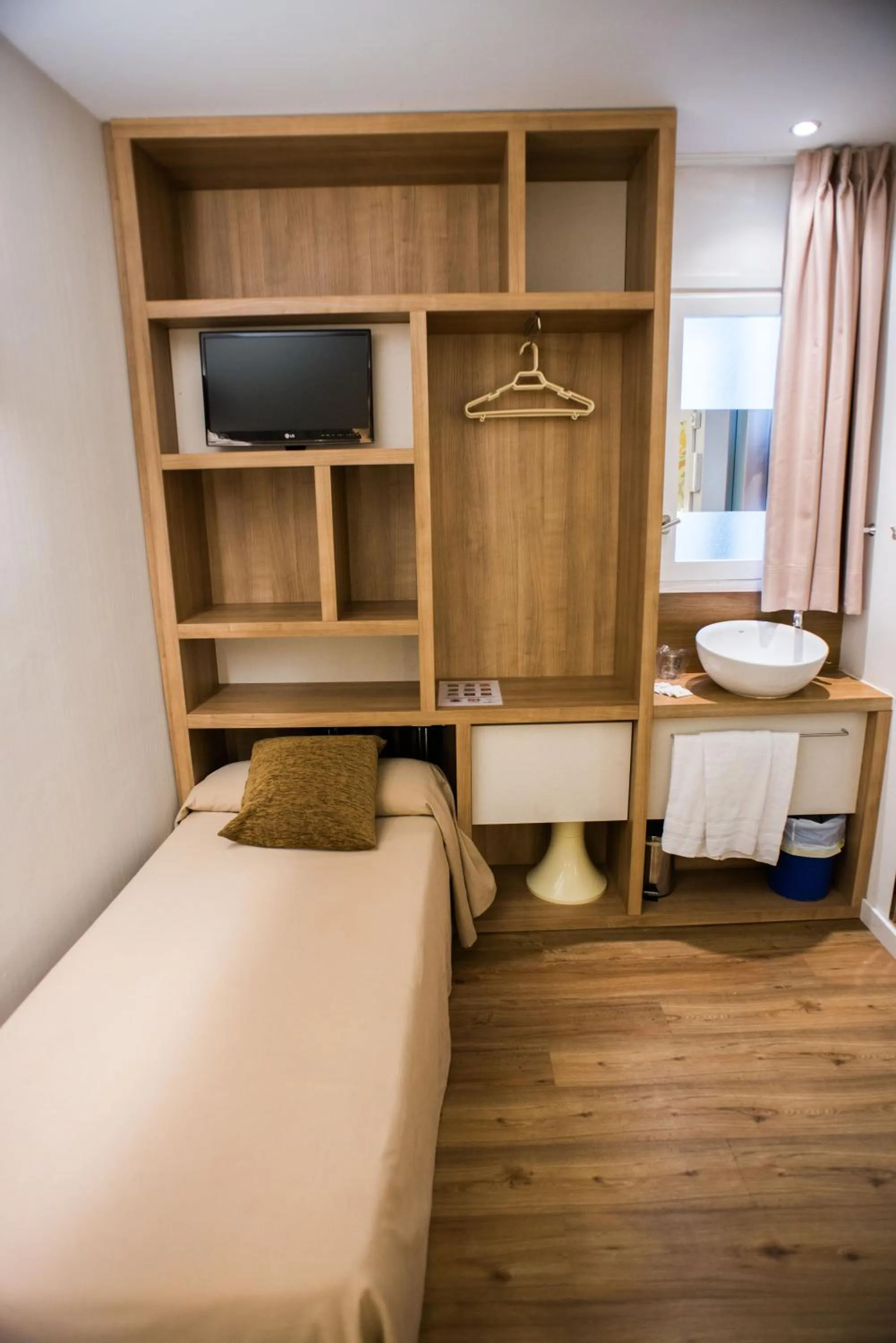 Bed in Hostal Marenostrum