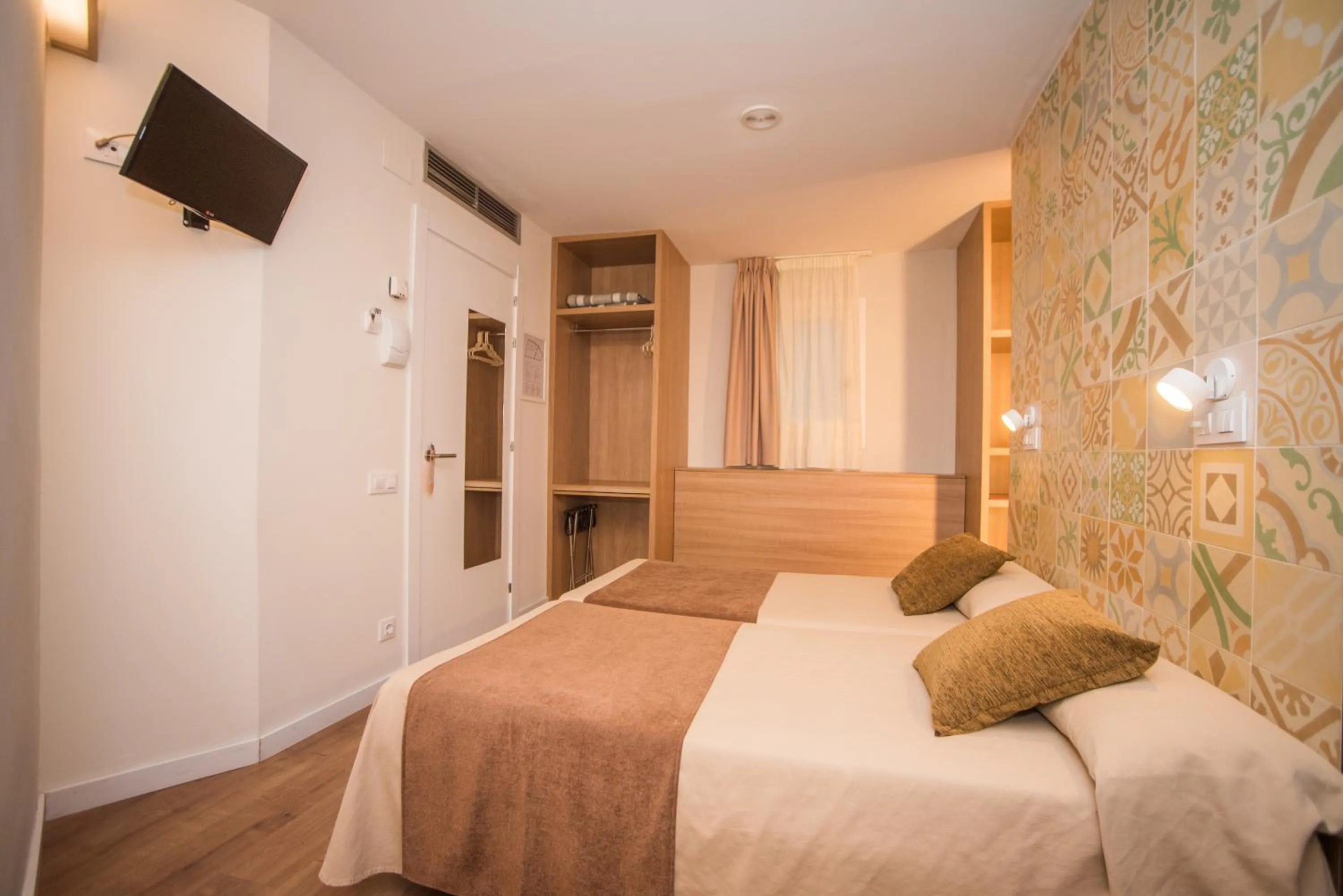 Photo of the whole room, Bed in Hostal Marenostrum