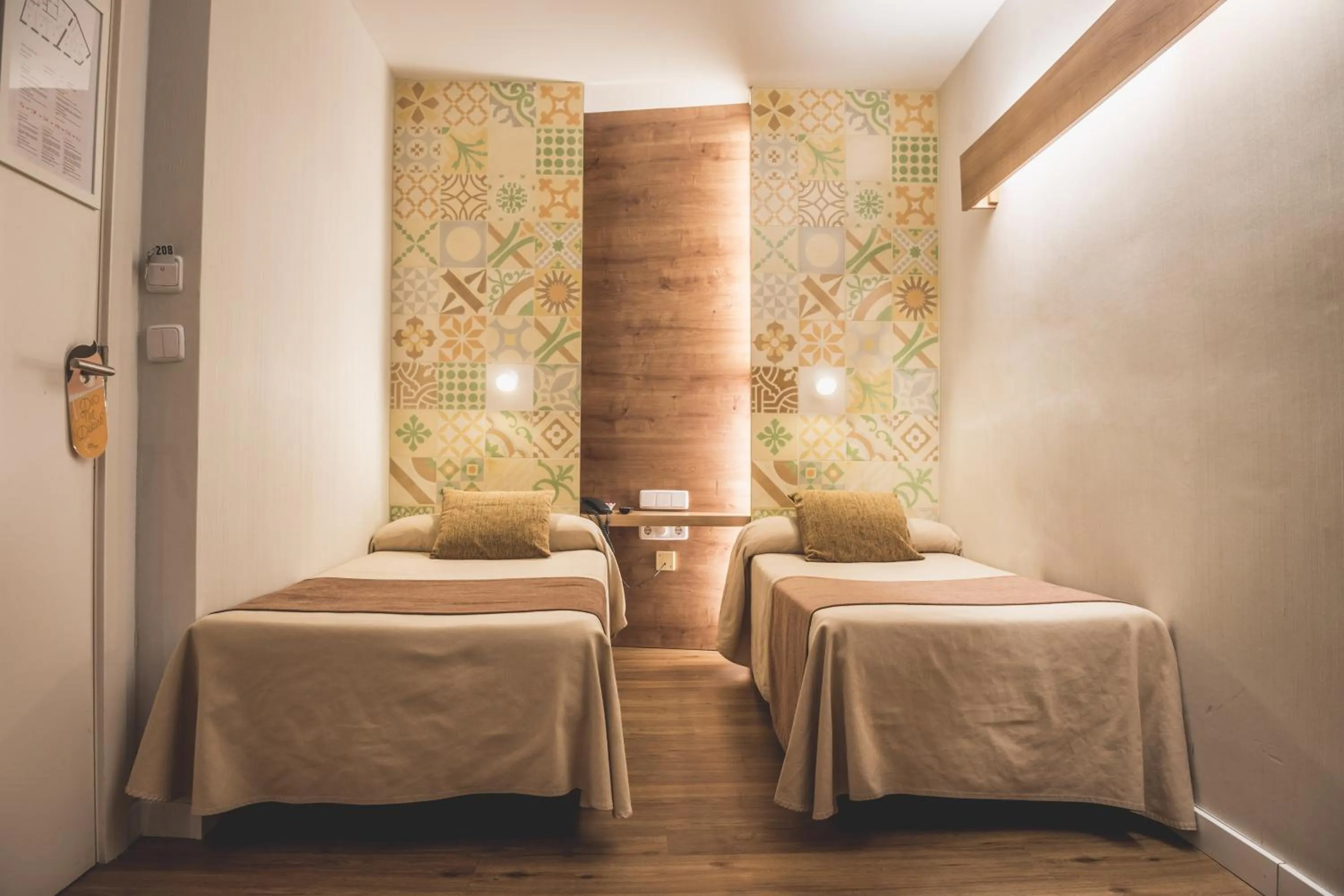 Bedroom, Bed in Hostal Marenostrum