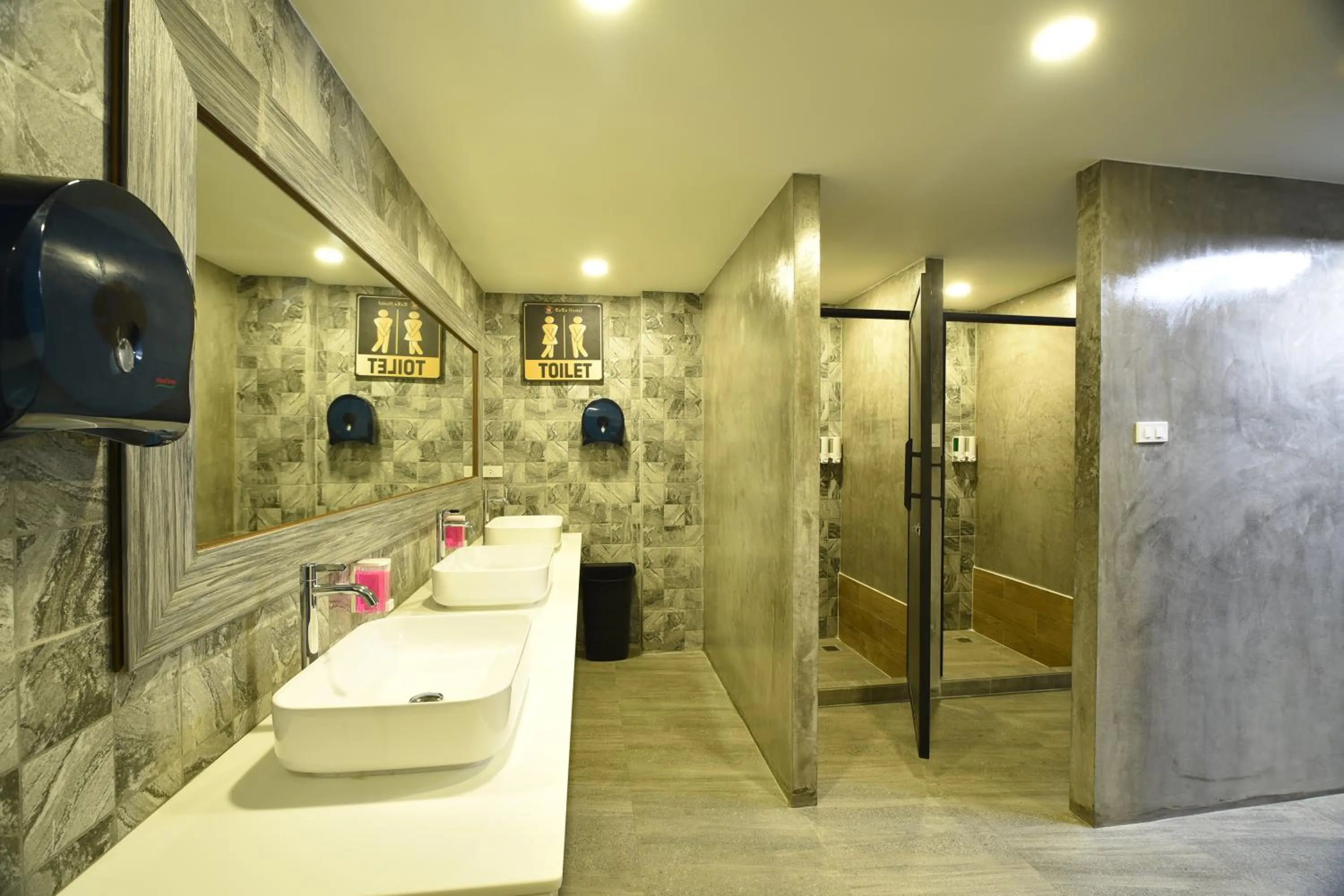 Bathroom in KOKO Party Hostel 18-40