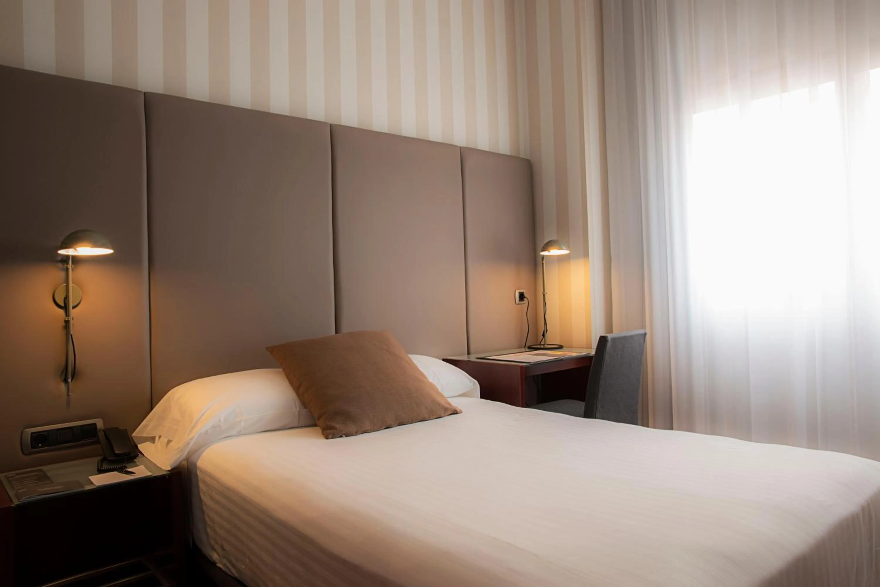 Bedroom, Bed in Zenit Valencia