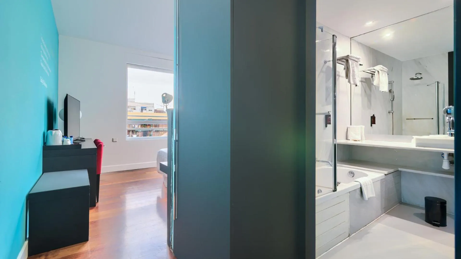 TV and multimedia in Sea You Hotel Port Valencia