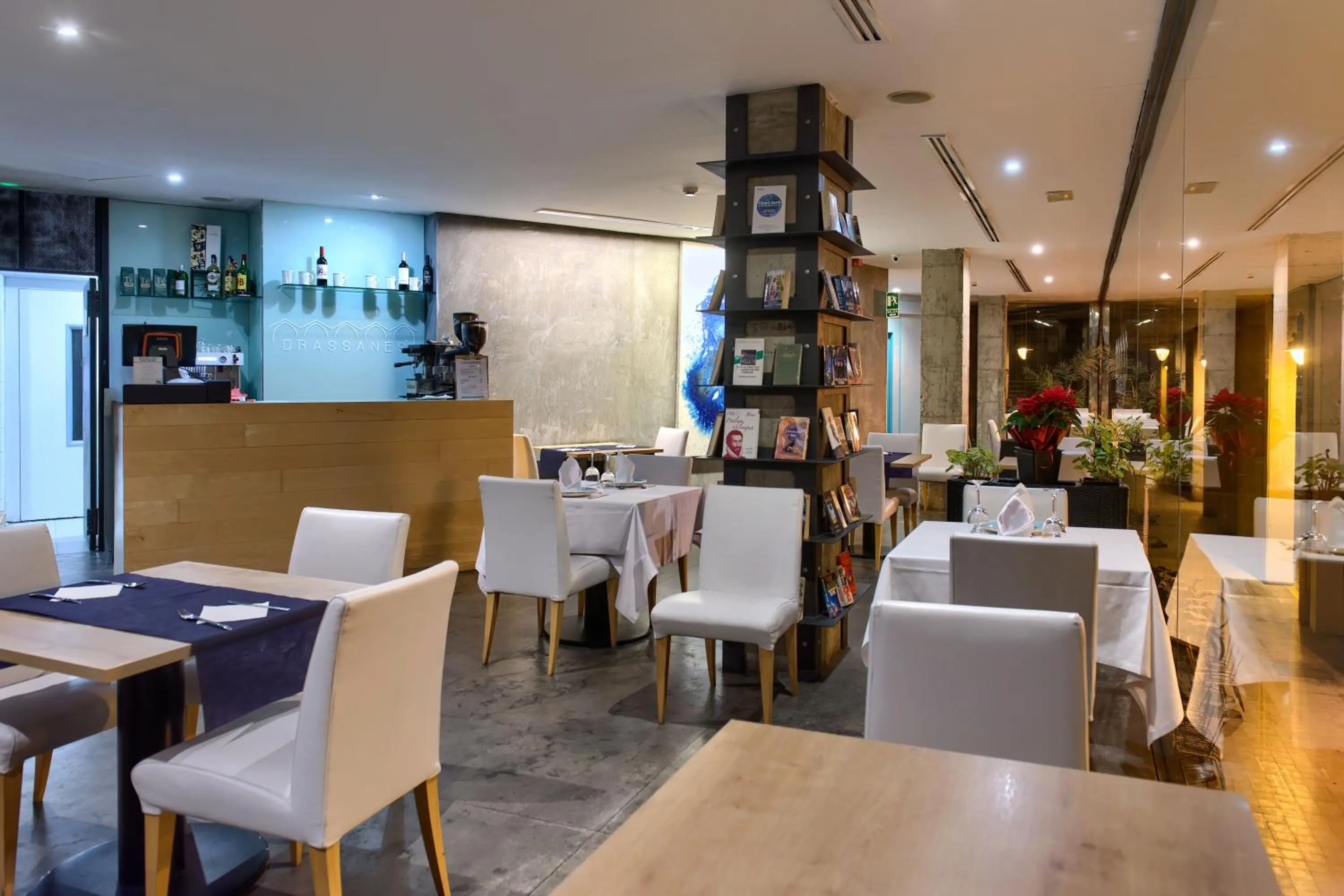 Restaurant/places to eat in Sea You Hotel Port Valencia