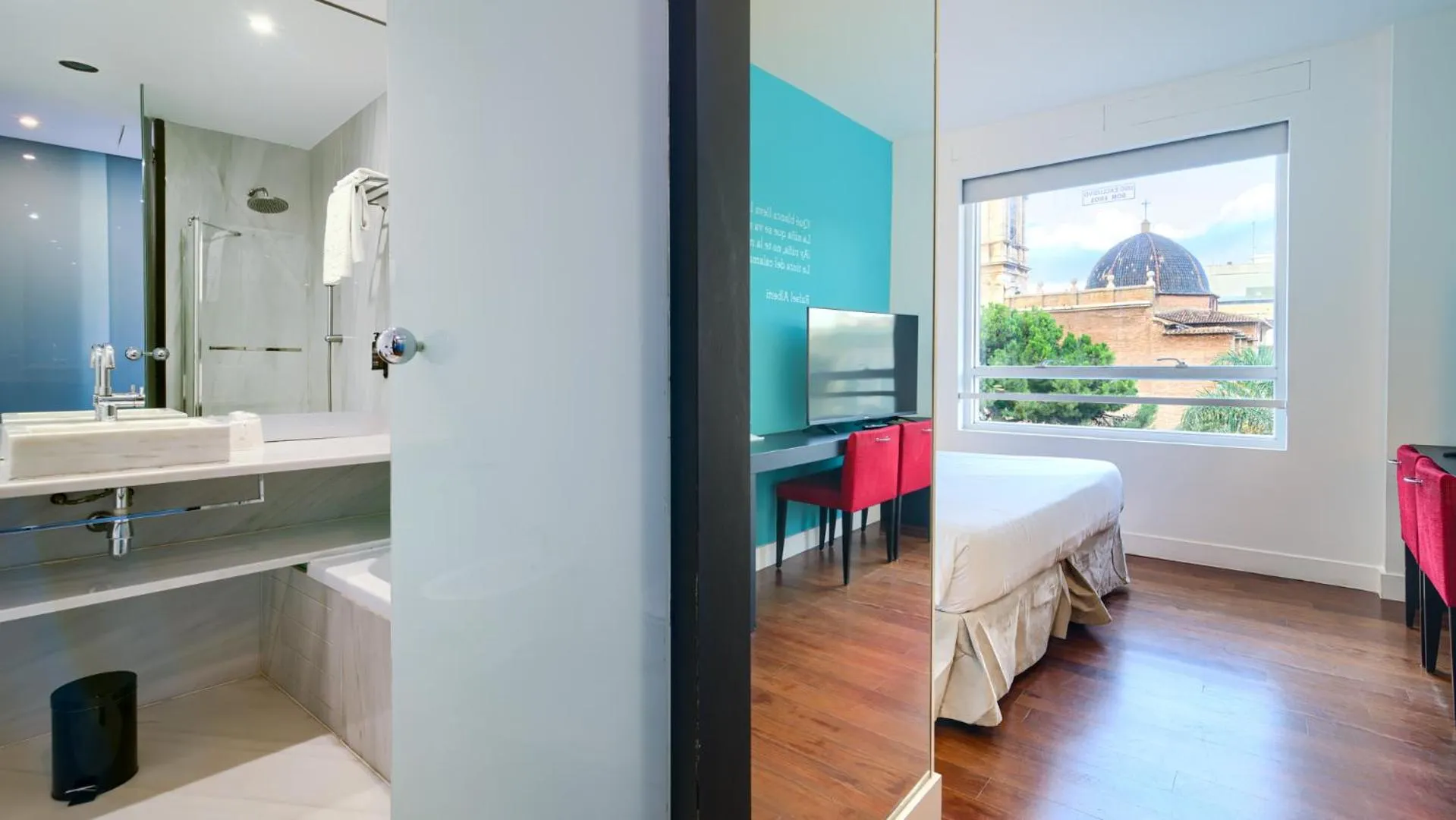 Photo of the whole room, Bed in Sea You Hotel Port Valencia