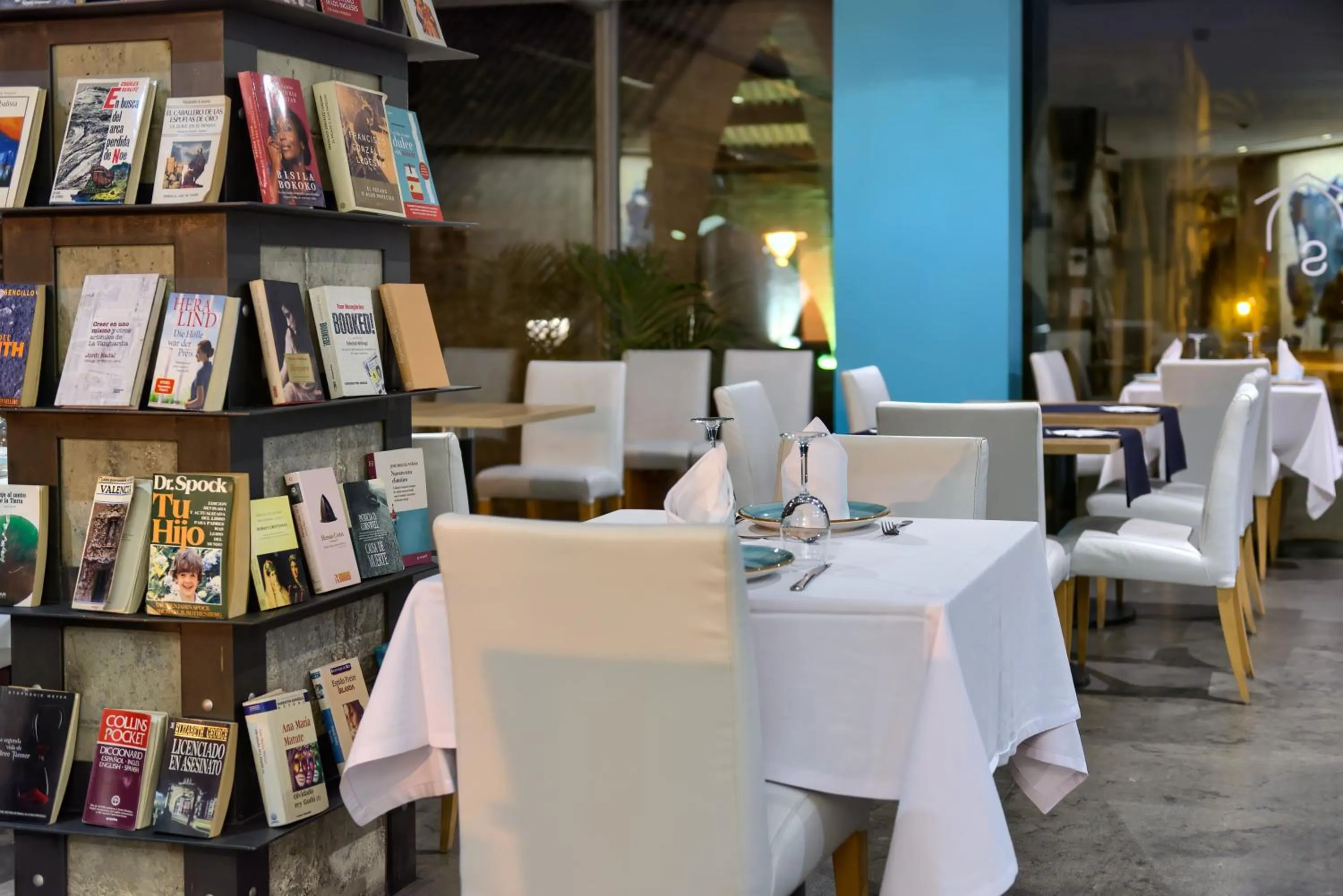 Restaurant/places to eat in Sea You Hotel Port Valencia