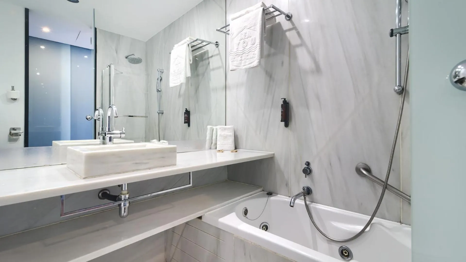 Toilet in Sea You Hotel Port Valencia