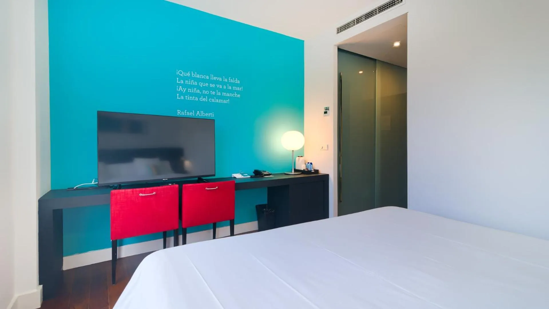 TV and multimedia, Bed in Sea You Hotel Port Valencia