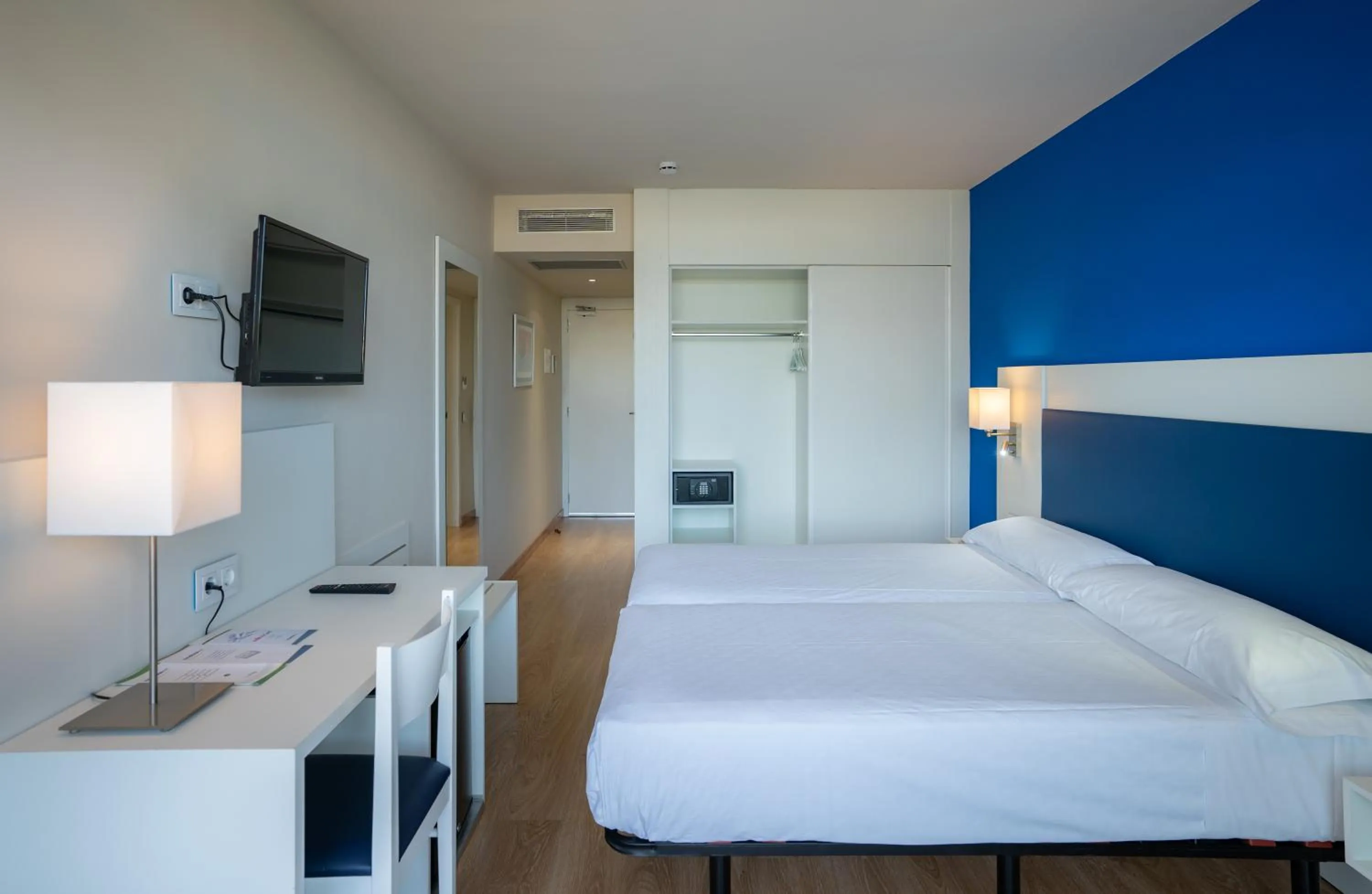 Bedroom, Bed in Medplaya Hotel Monterrey